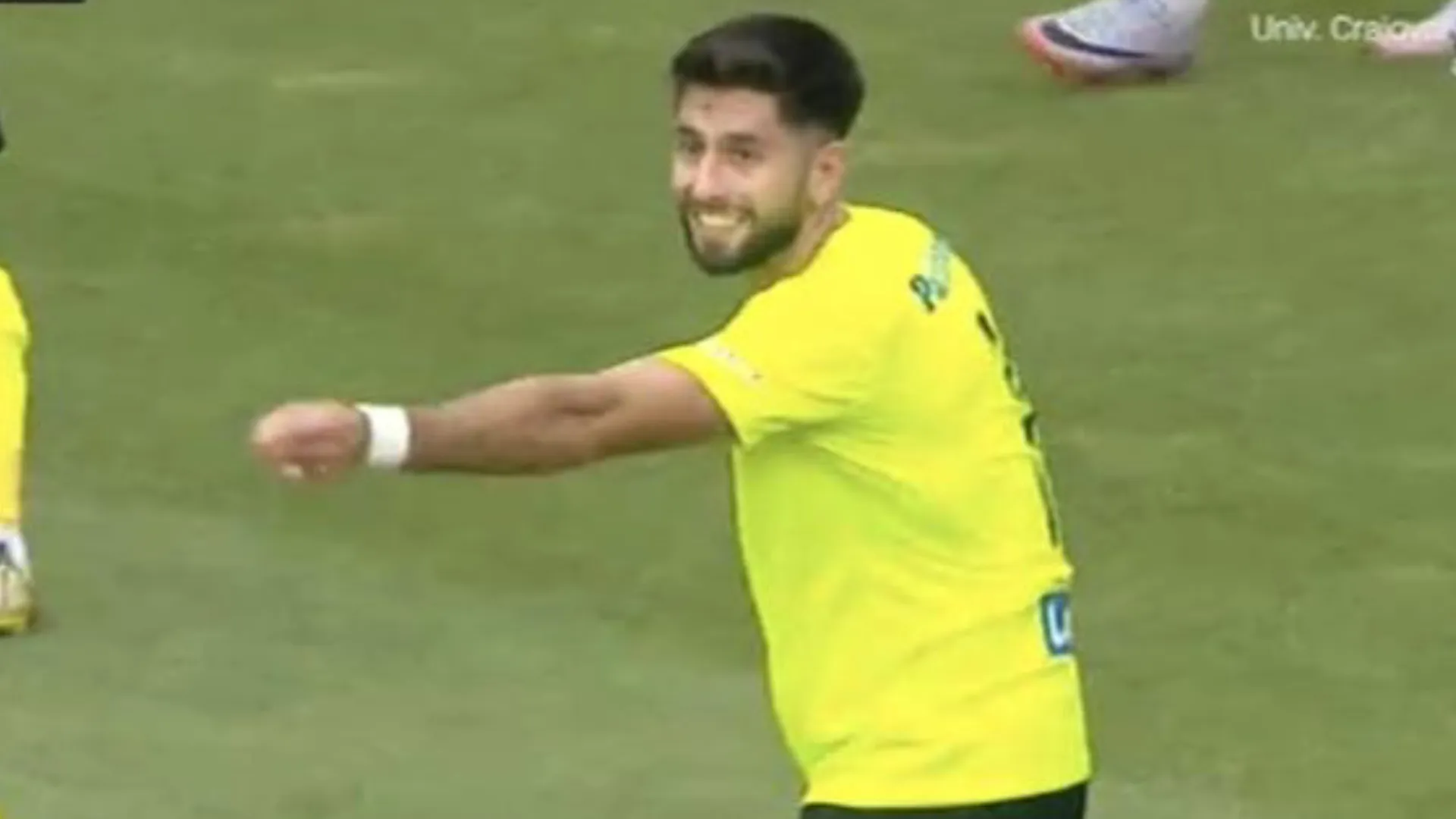 Nicolás Samayoa es expulsado en su debut en Rumanía