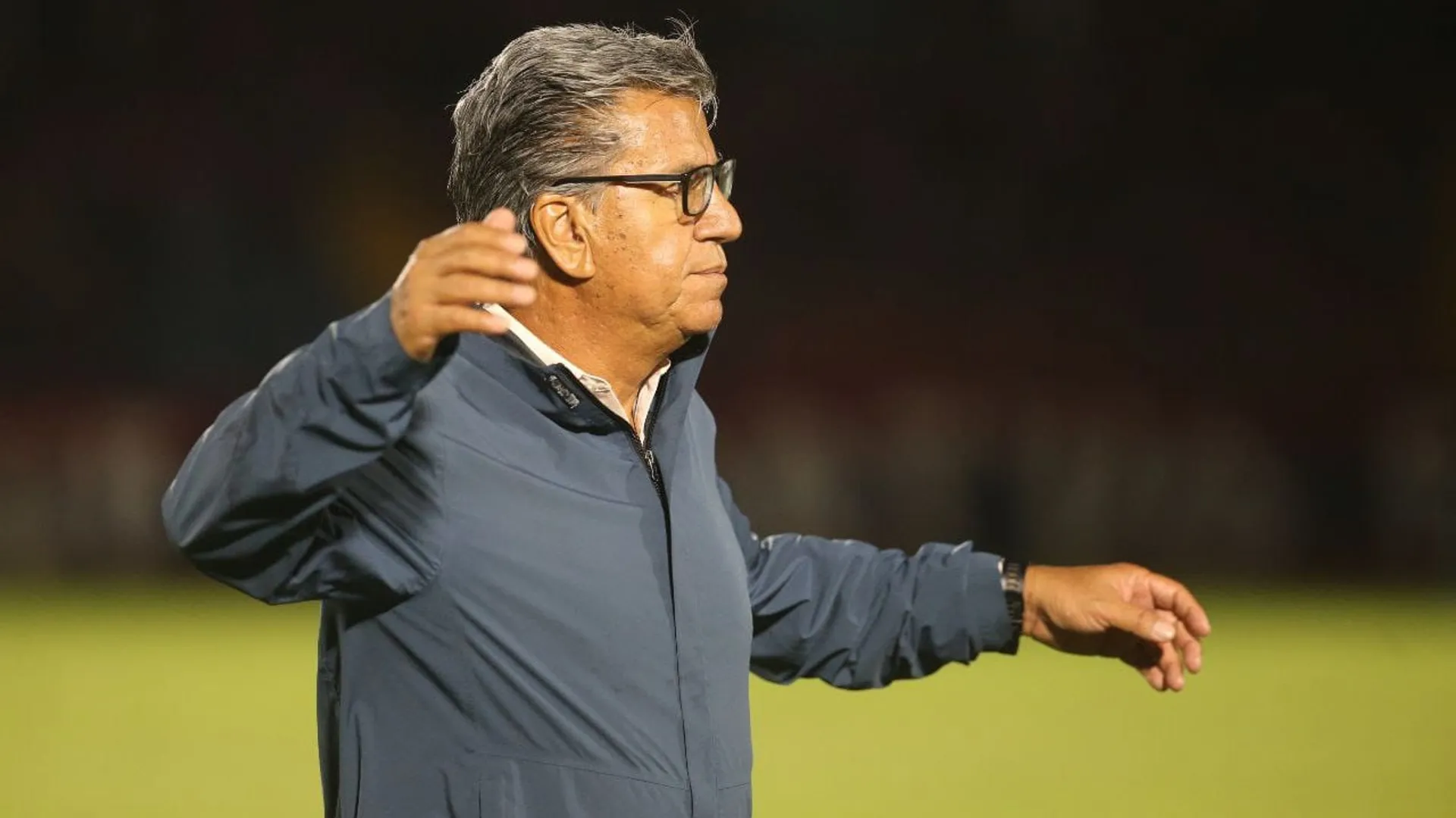 El DT de FAS, Raúl Arías, le realizó una fuerte crítica al fútbol de El Salvador: "No hay que olvidar lo importante"