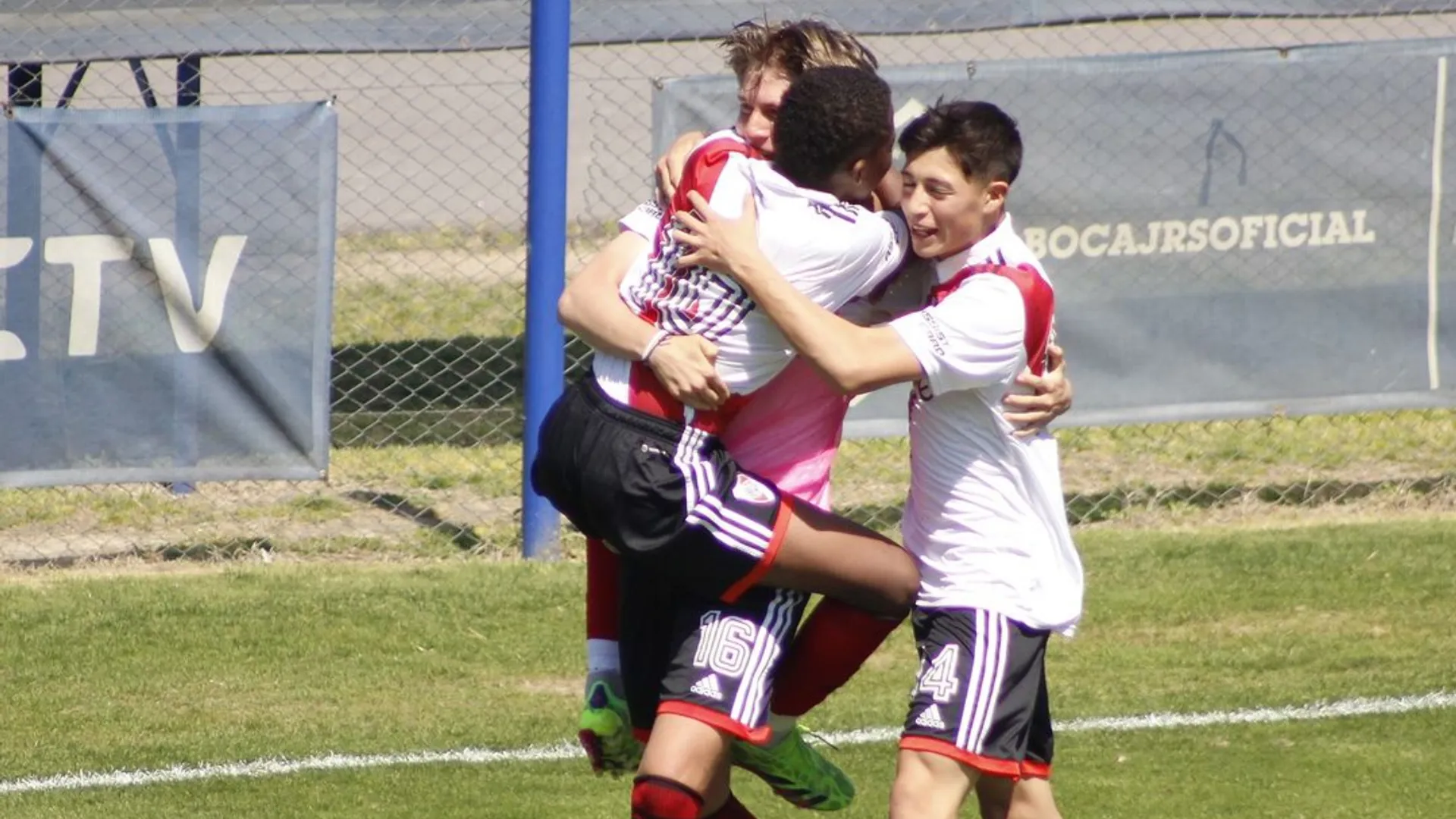Legionario panameño le da la victoria a River Plate sobre Boca Juniors