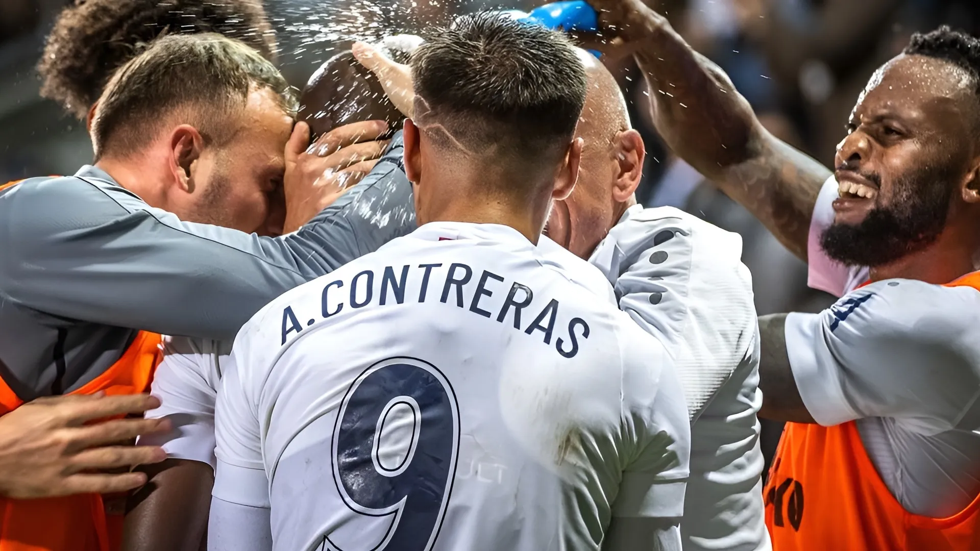 La especial bienvenida de Anthony Contreras a Orlando Galo en Letonia