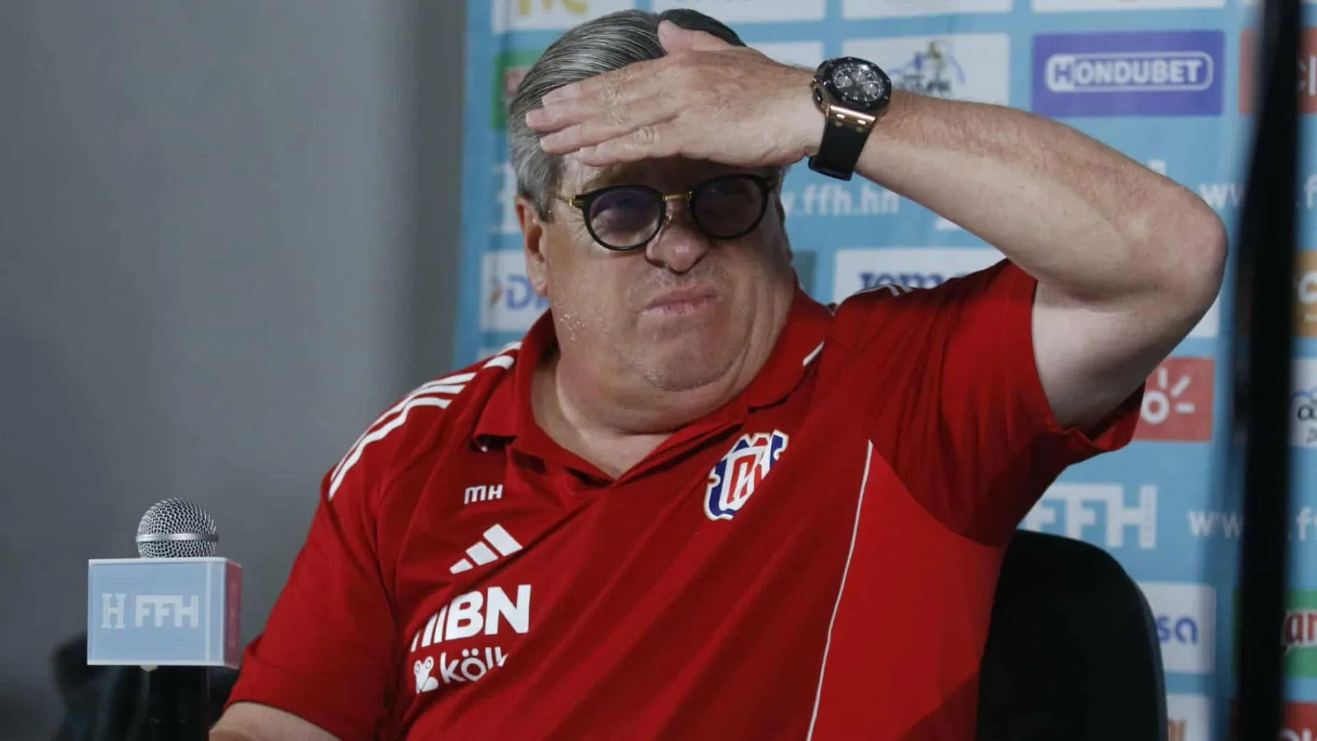"Sin trabajo": Piojo Herrera recibe la peor sentencia en Honduras y esta fue su respuesta que sorprende a Costa Rica