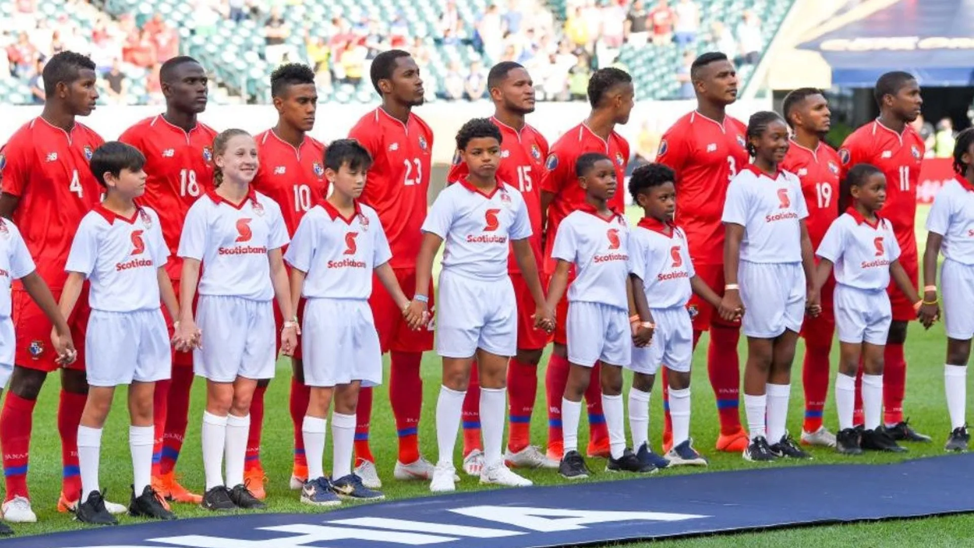 Dely Valdés criticó fichajes de jugadores de Selección en ligas de bajo nivel