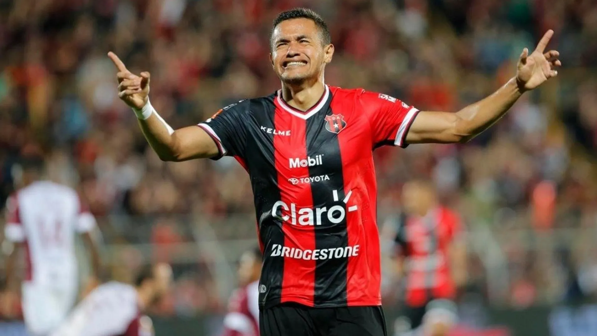 Roger Rojas tiene propuestas para volver a Arabia