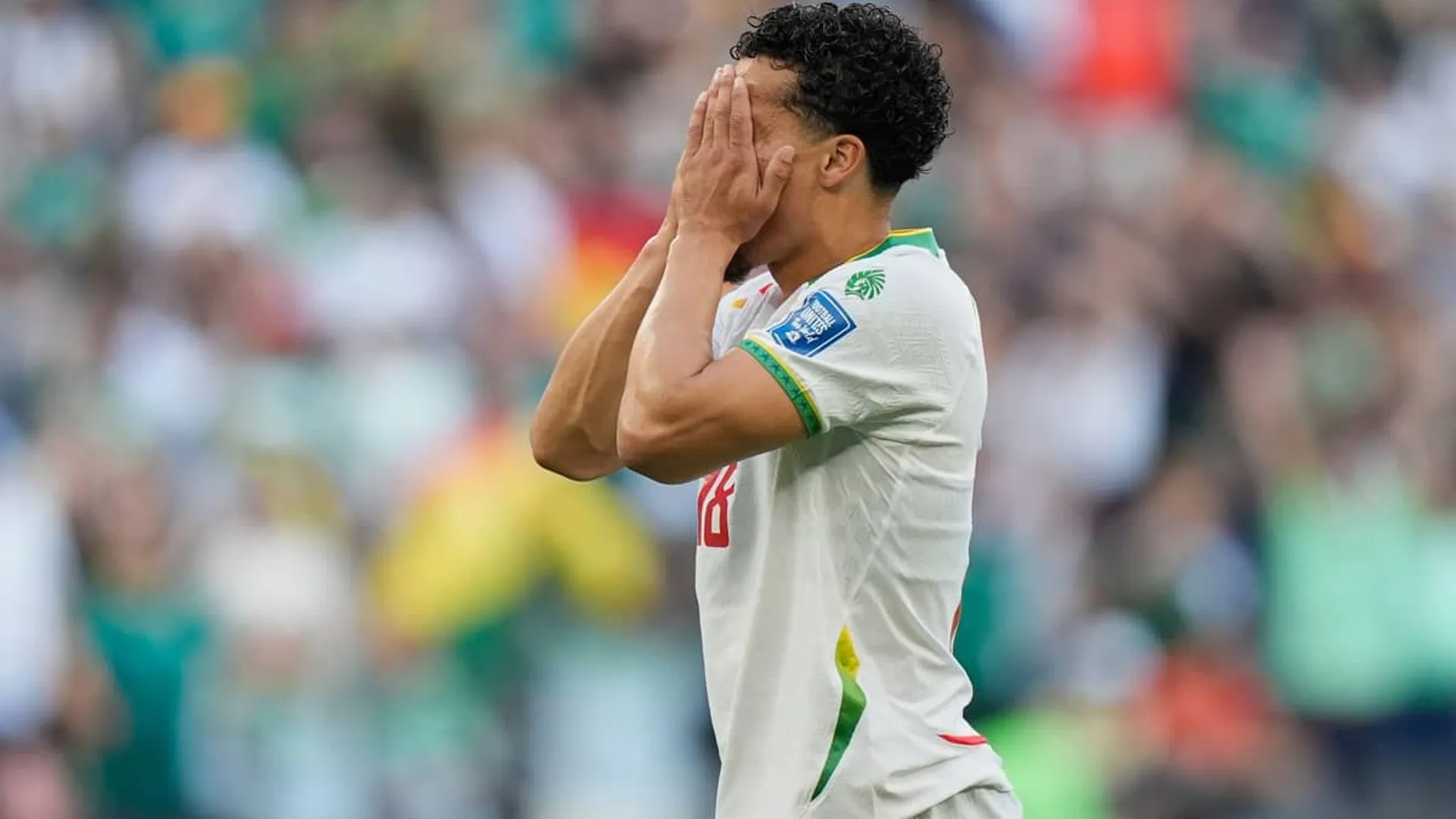 Honduras desperdicia un 2-1 y cae 3-2 ante Surinam en el debut oficial de Molina
