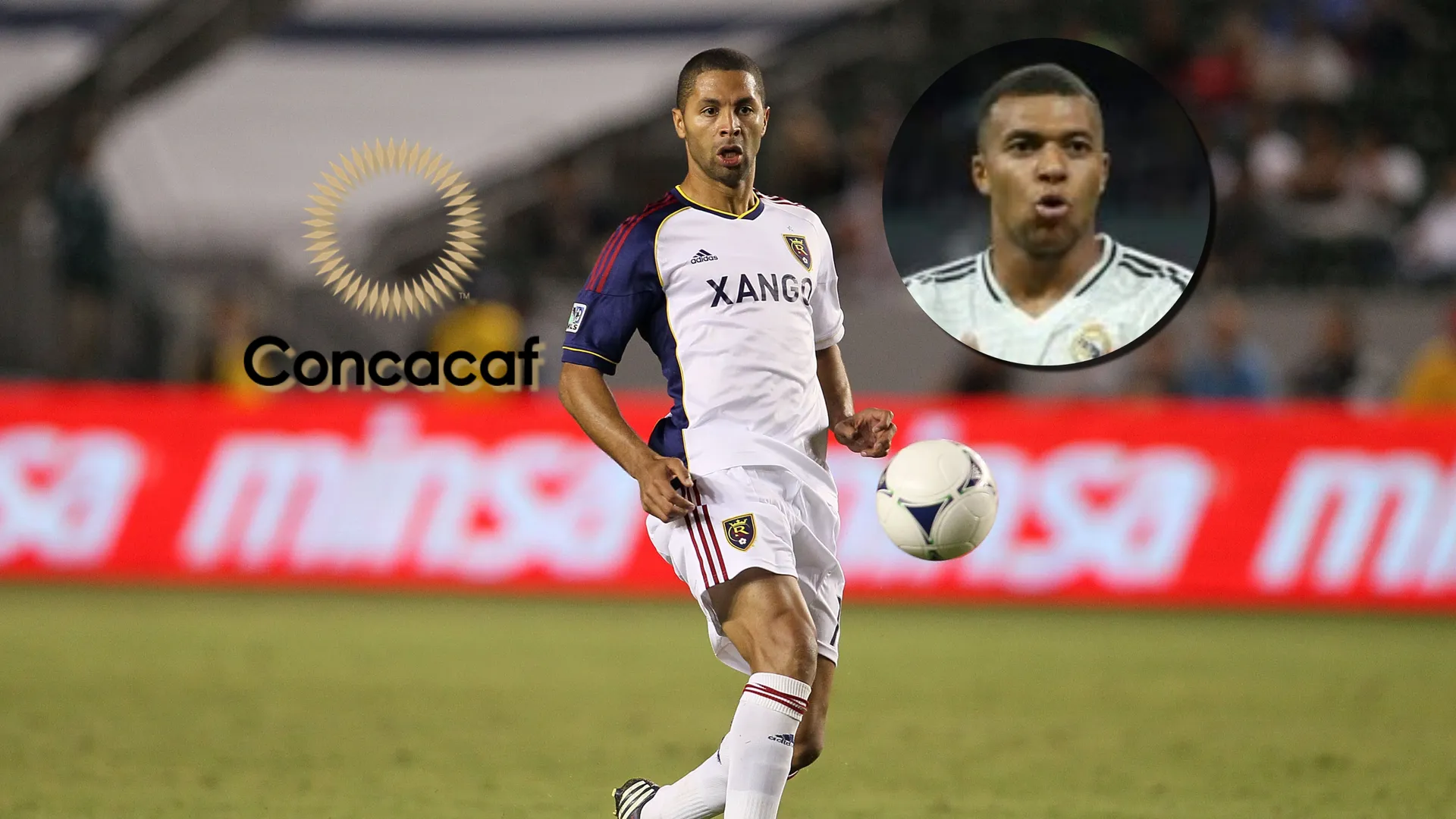 Saborío cabeza a cabeza con Kylian Mbappé.