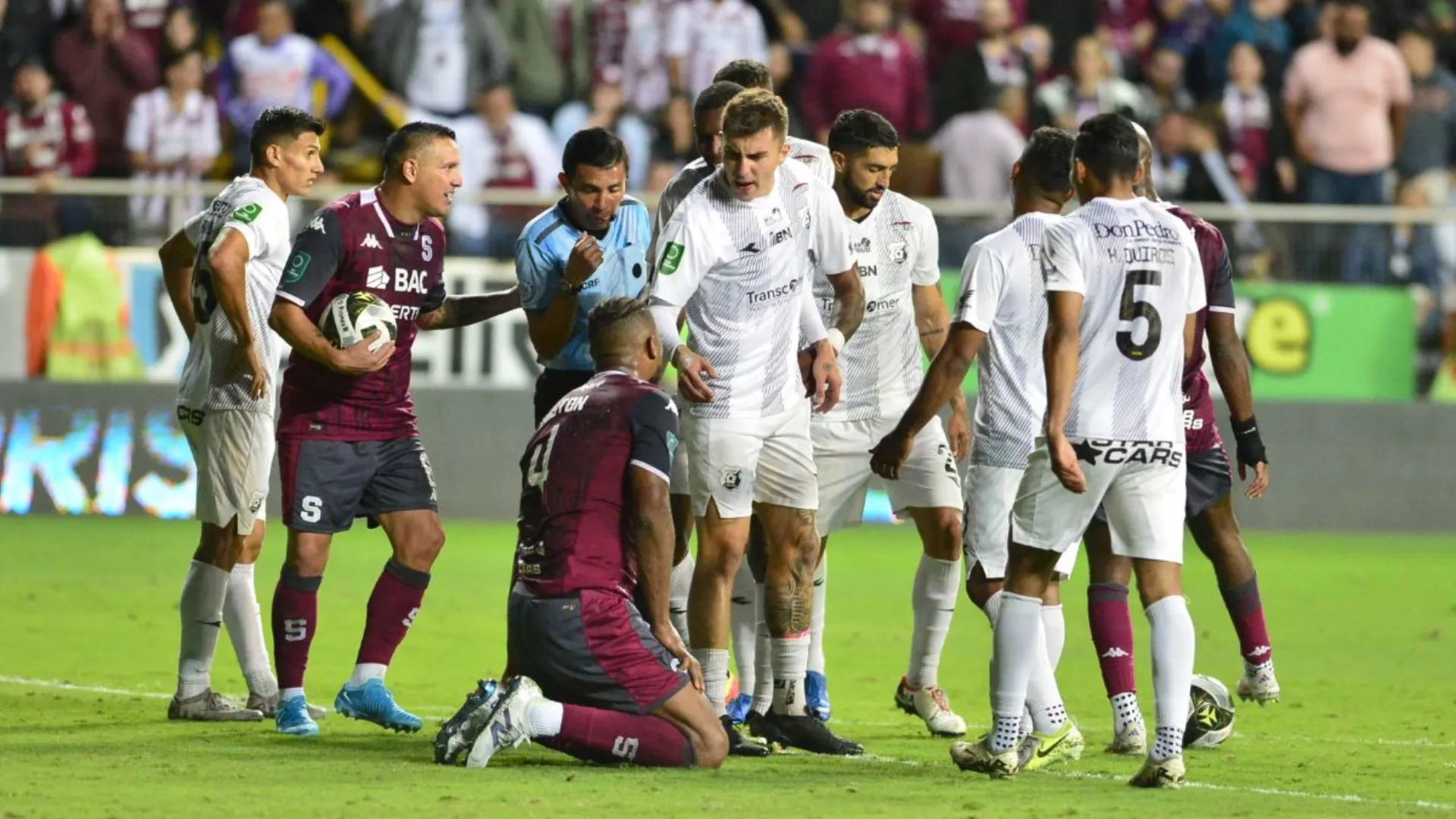 Herediano lo hizo de nuevo: Jafet Soto se vengó de Saprissa y quiere quitarle a Alajuelense lo más preciado