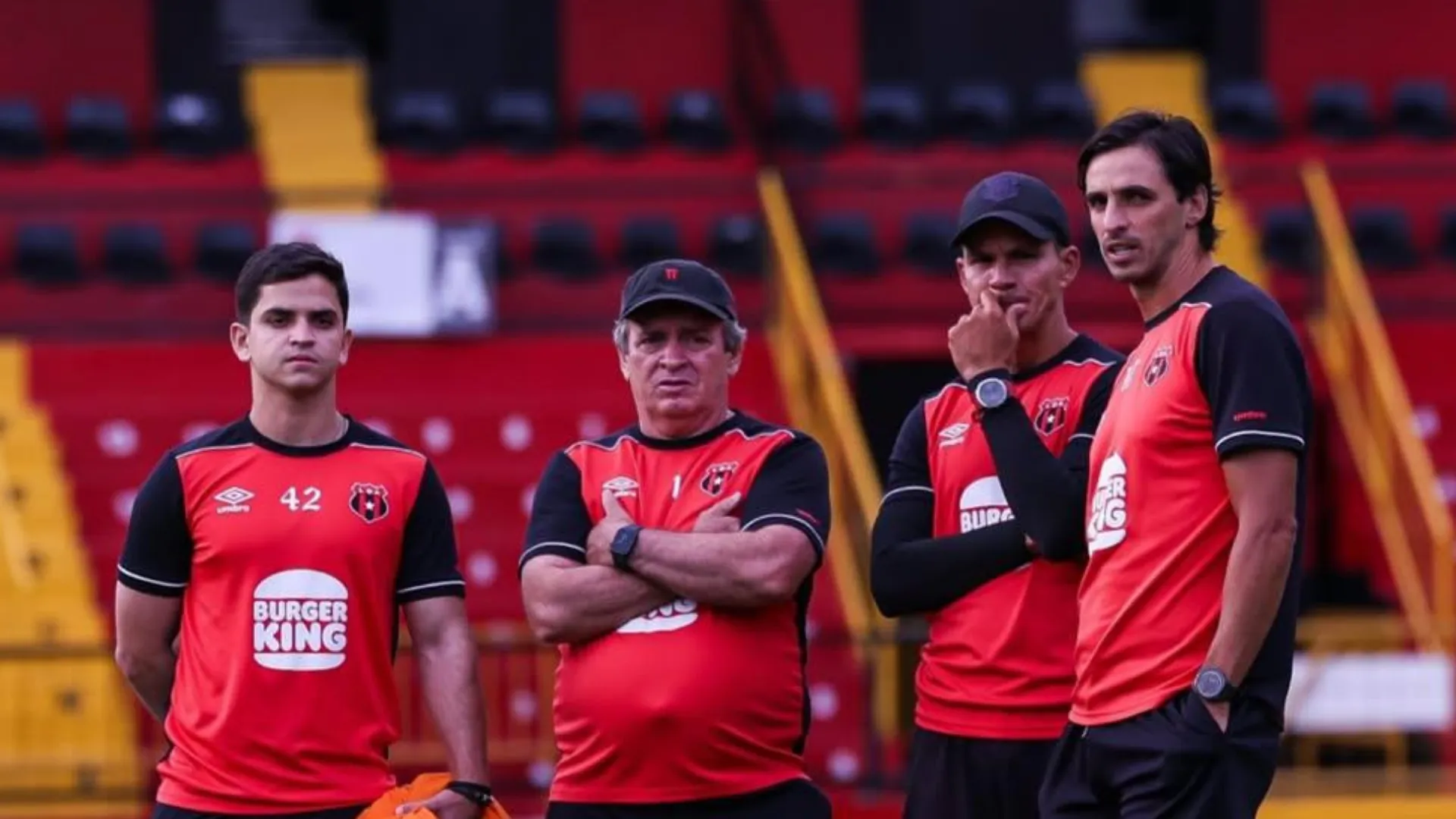 Sorpresa para el clásico: Machillo Ramírez debuta en Alajuelense con el cambio que la afición pedía a gritos