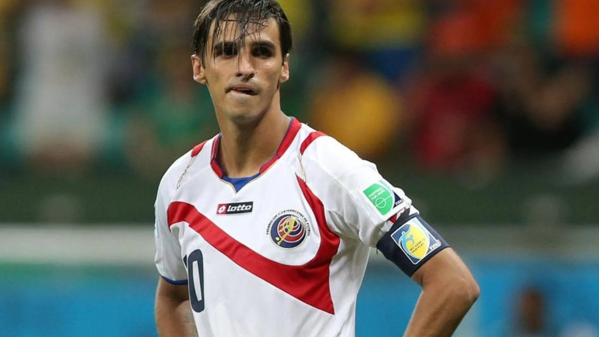 Bryan Ruiz elogió al estadio del Saprissa y aseguró que eran invatibles ahí