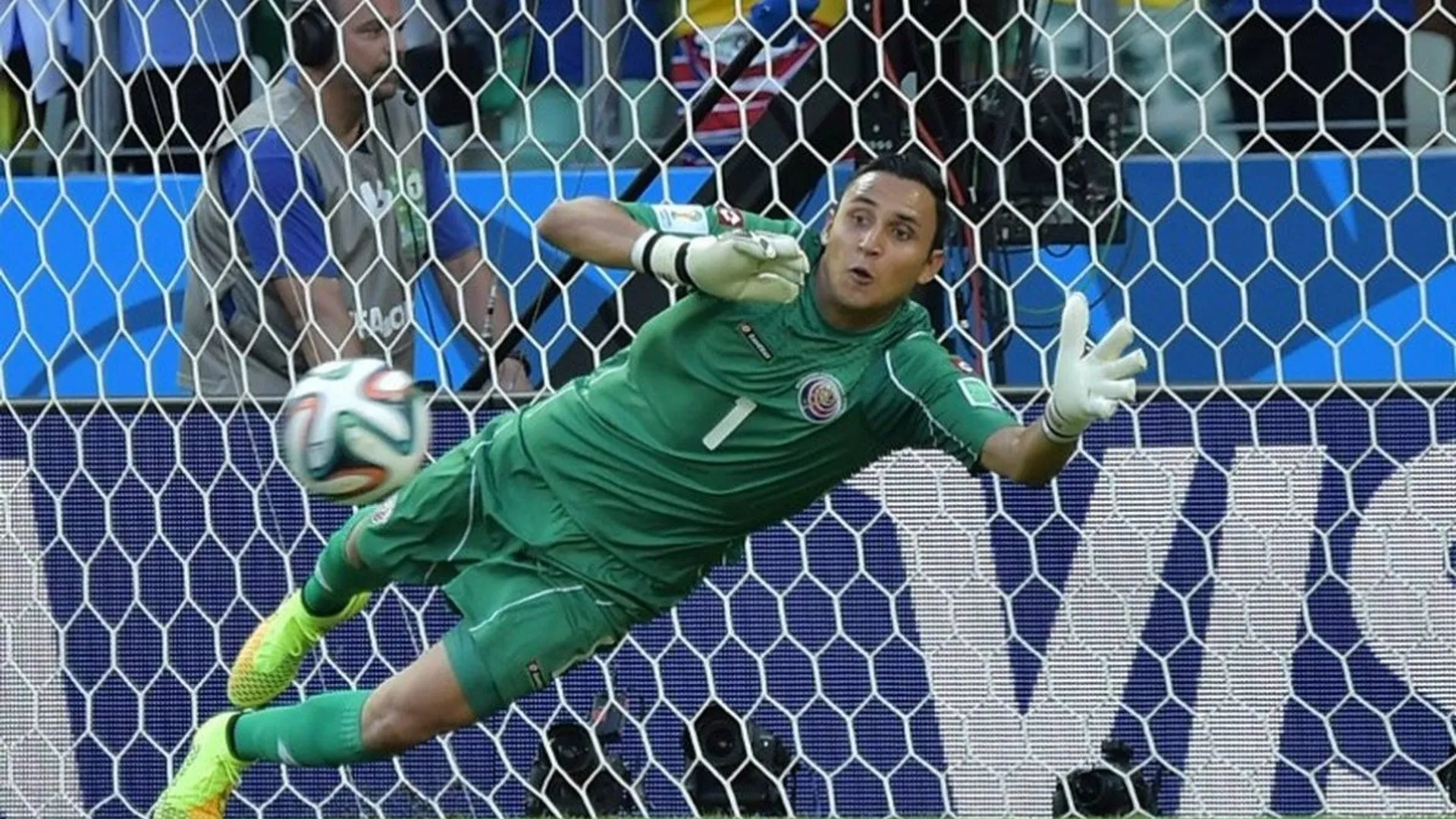 Navas solo miró los dos goles de Inglaterra