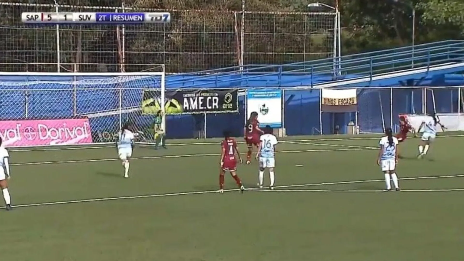 Video viral: jugadoras del Saprissa imitan a Messi y Suárez
