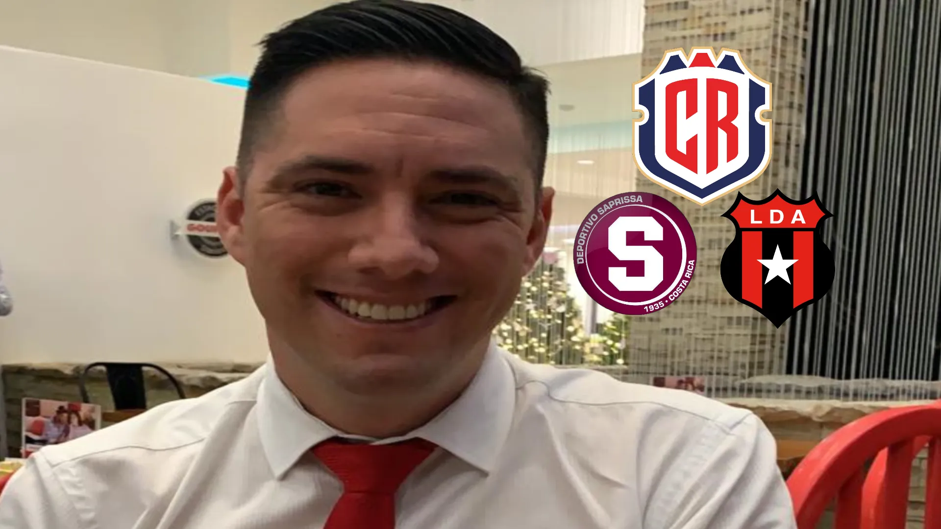 Fue capitán de La Sele, pasó por Saprissa y Alajuelense pero se retiró antes de los 30 para trabajar en un banco: "Para nada extraño el fútbol"