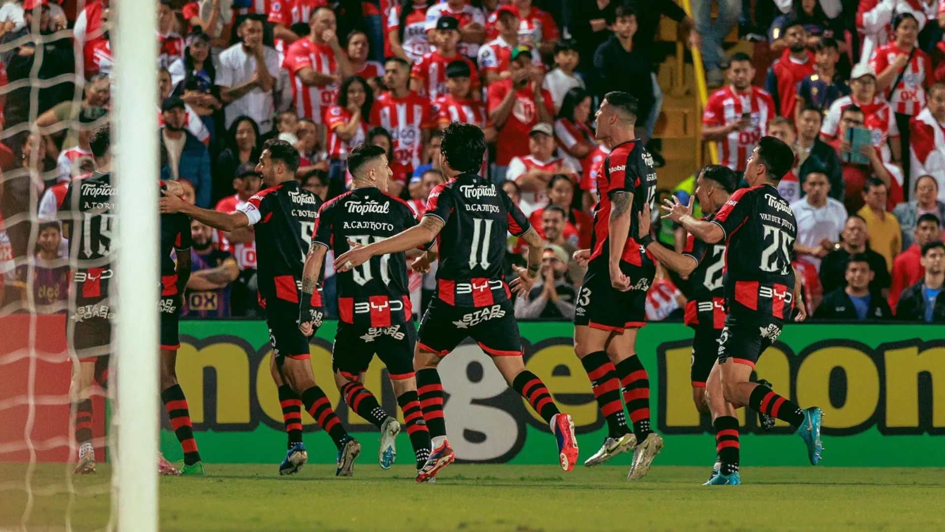 Otros clubes lo quieren: Alajuelense negocia con un futbolista que podría irse libre en 2025