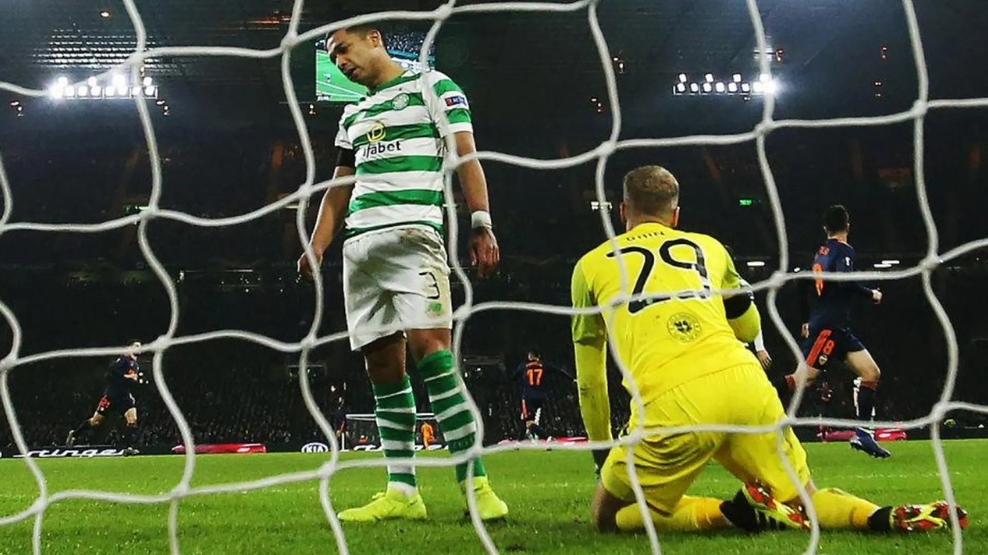 Emilio Izaguirre quiere irse del Celtic y del fútbol europeo