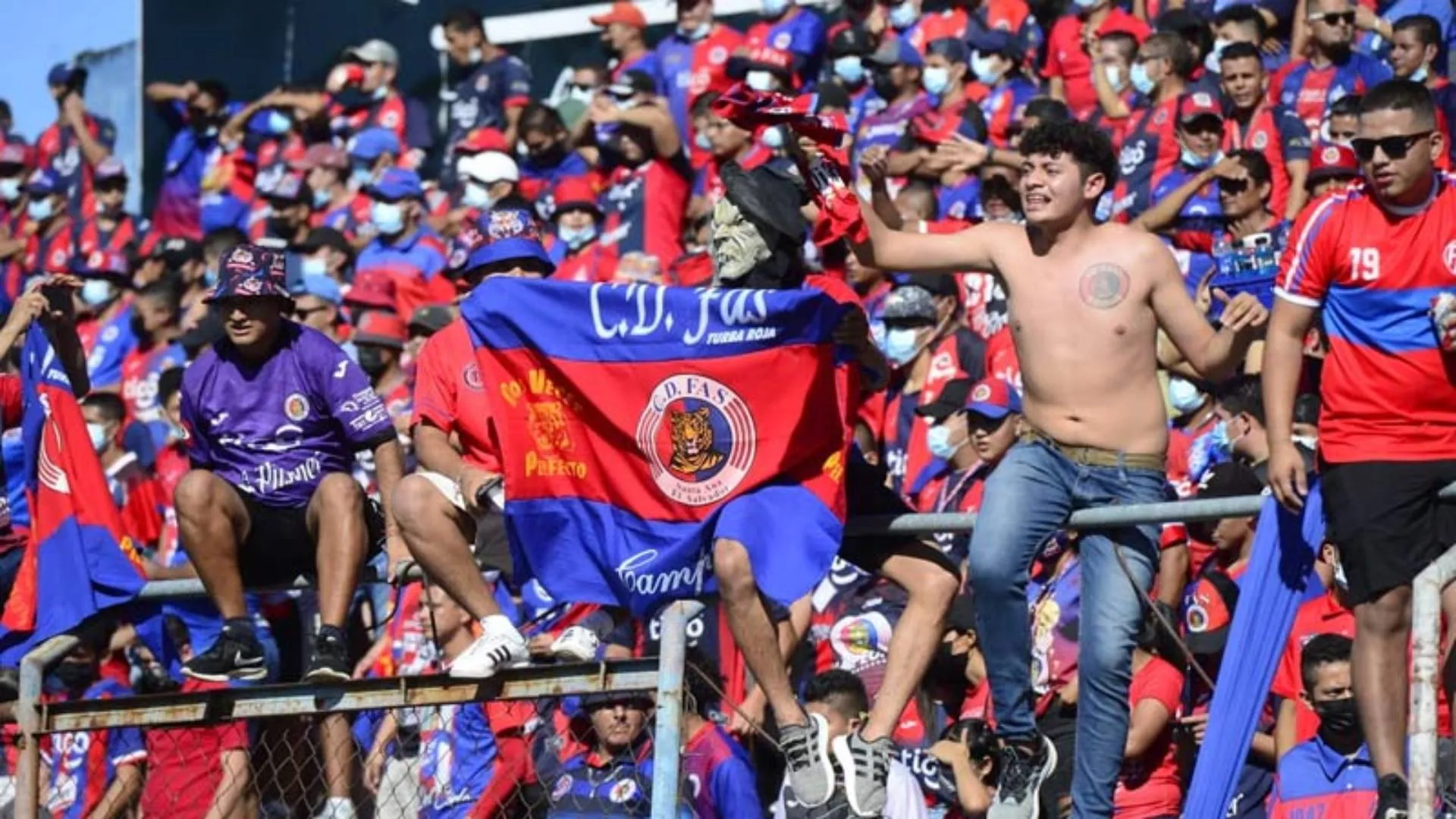Aficionados de FAS toman decisión desesperada ante la crisis económica del club