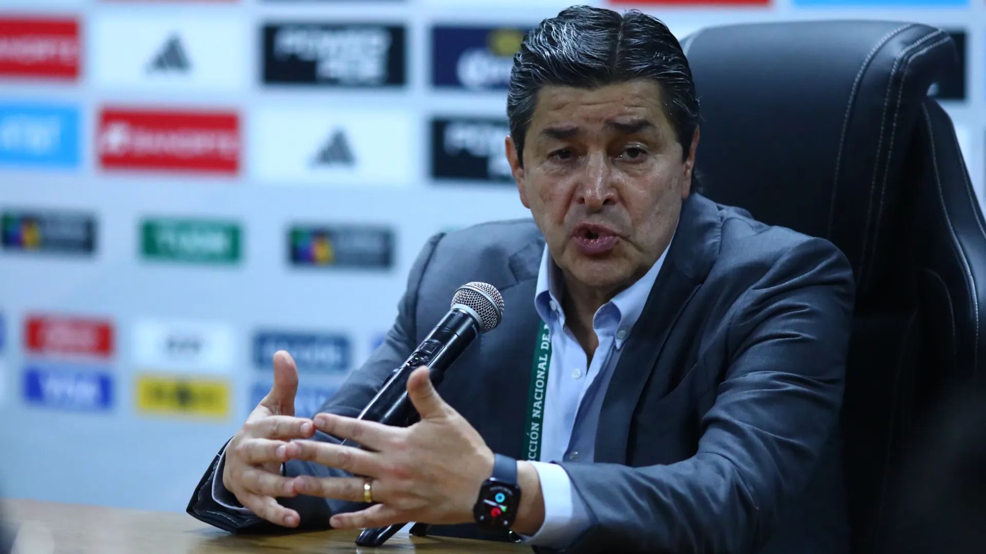 ¿Sigue en Guatemala? Esto pasará con Luis Fernando Tena tras la Copa Oro.