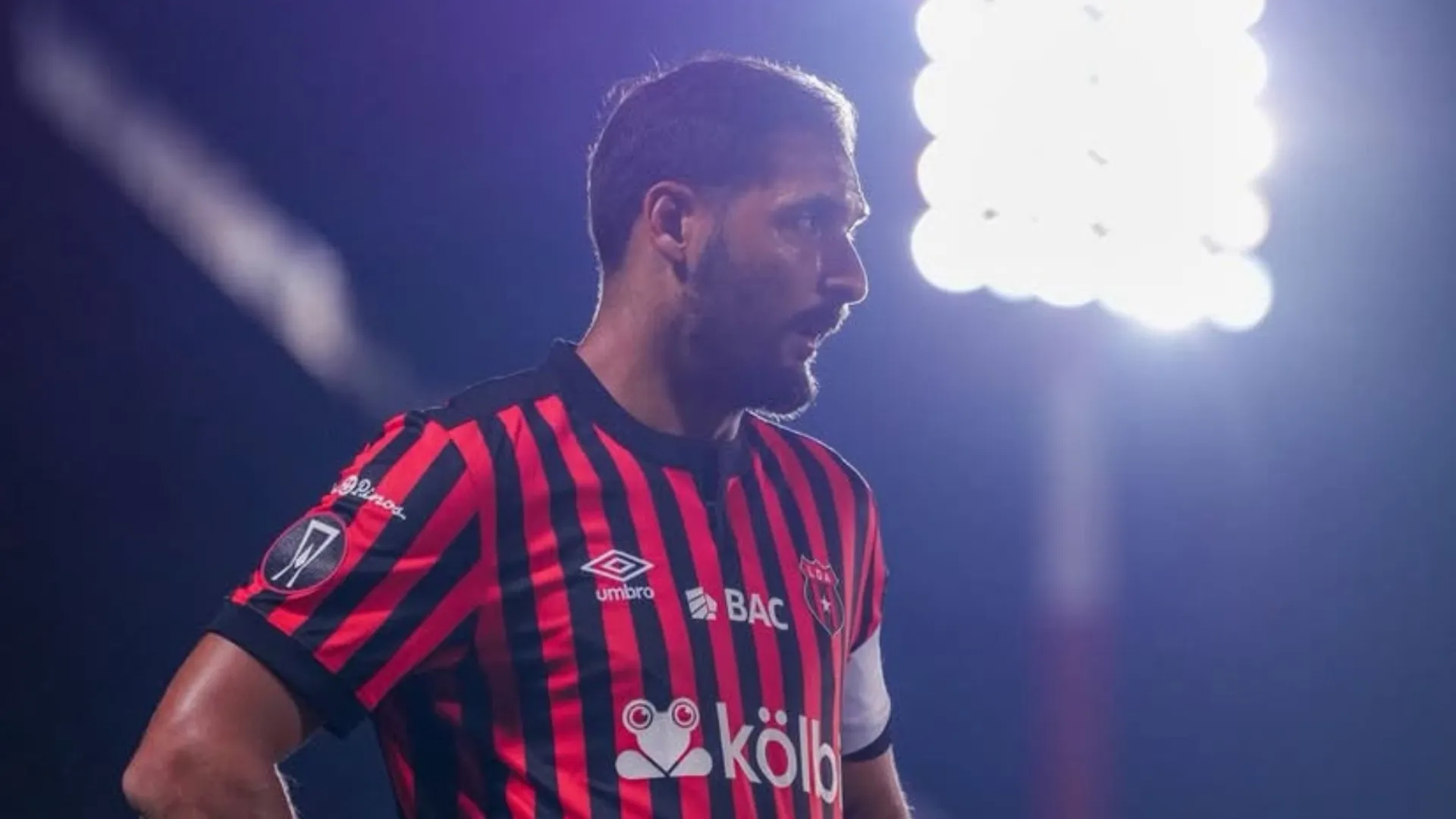Aparecieron los audios del VAR sobre la jugada de Celso Borges que indigna a Costa Rica mientras Alajuelense sigue puntero: "Evidencia contundente"