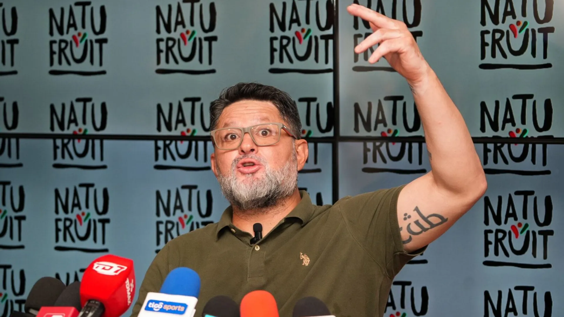 Jafet Soto recibe un duro revés.