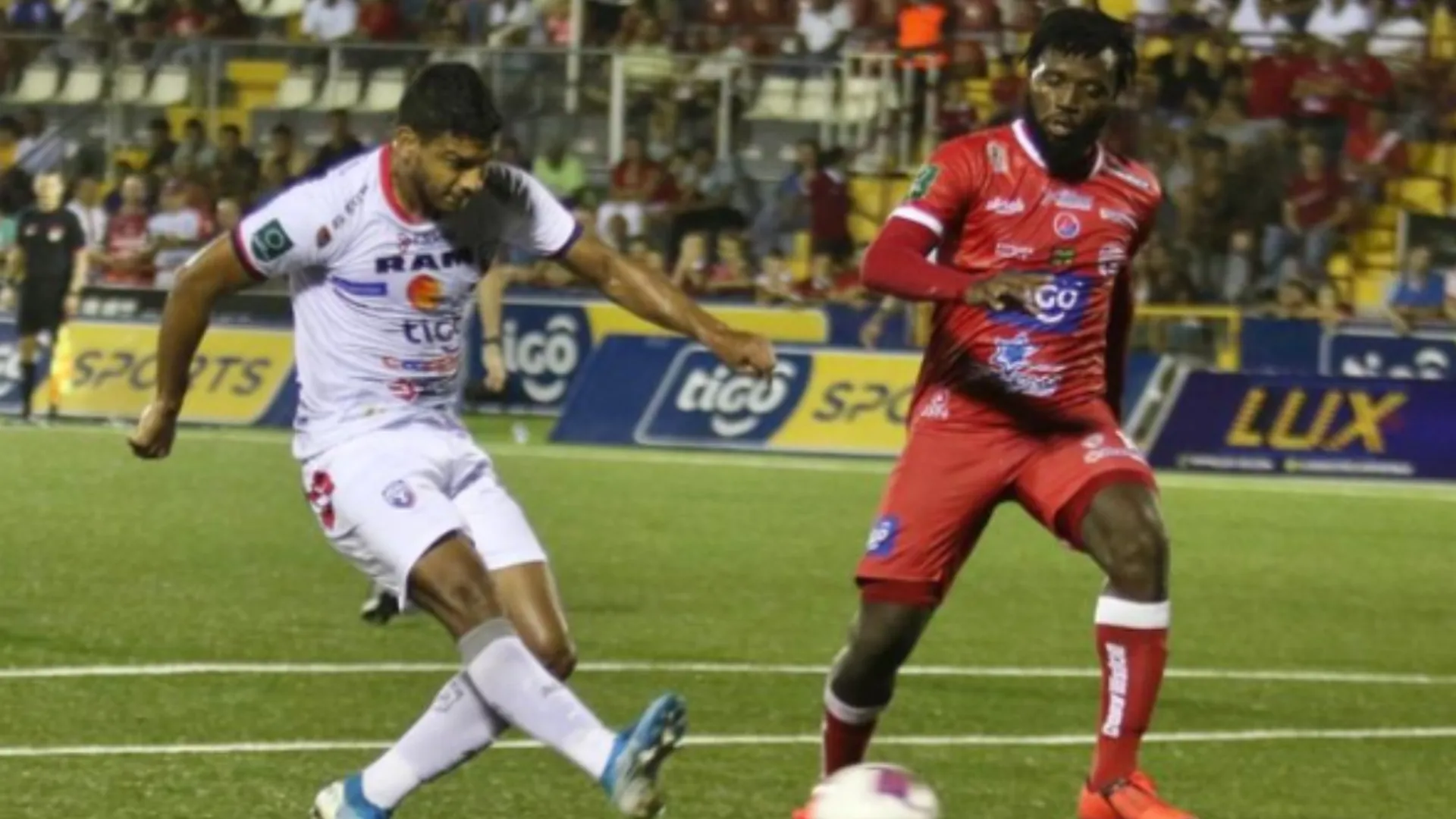 Delantero panameño Jorman Aguilar, volvió a marcar en Costa Rica y alcanzó récord