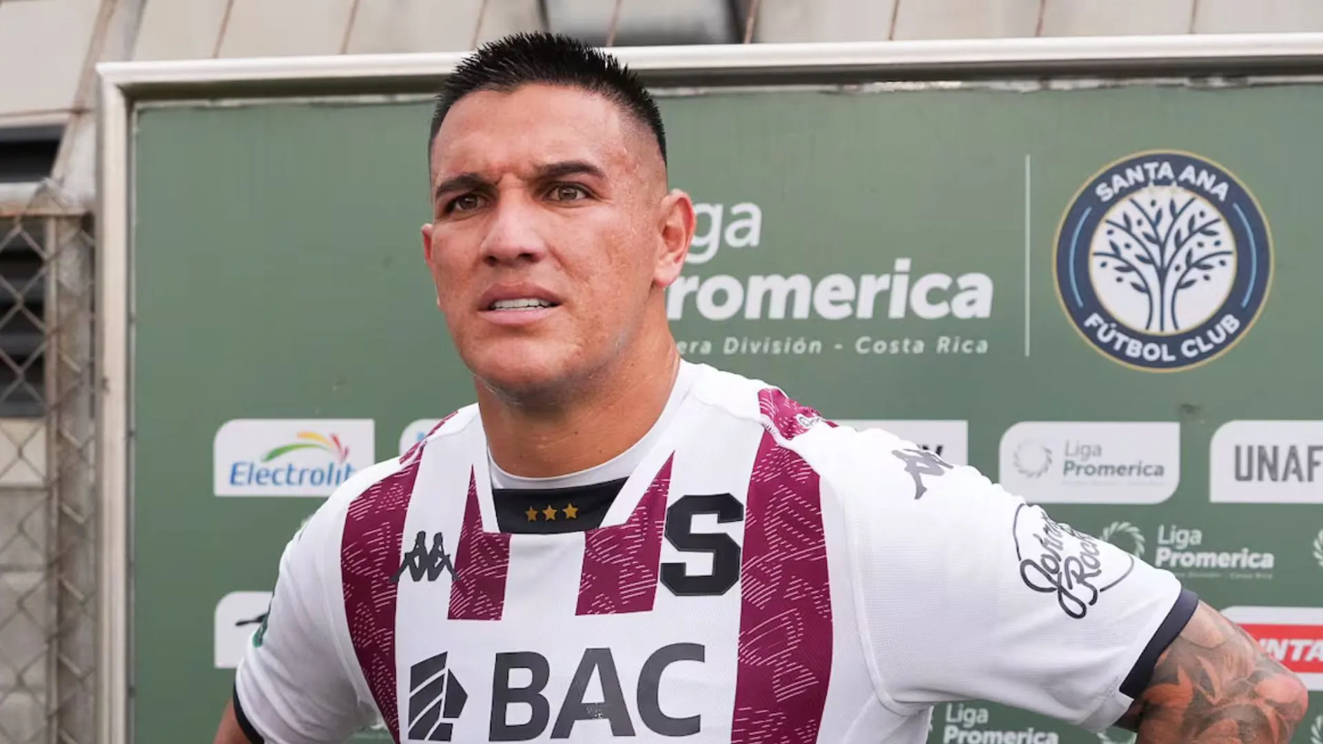 David Guzmán con la camisa de Saprissa.