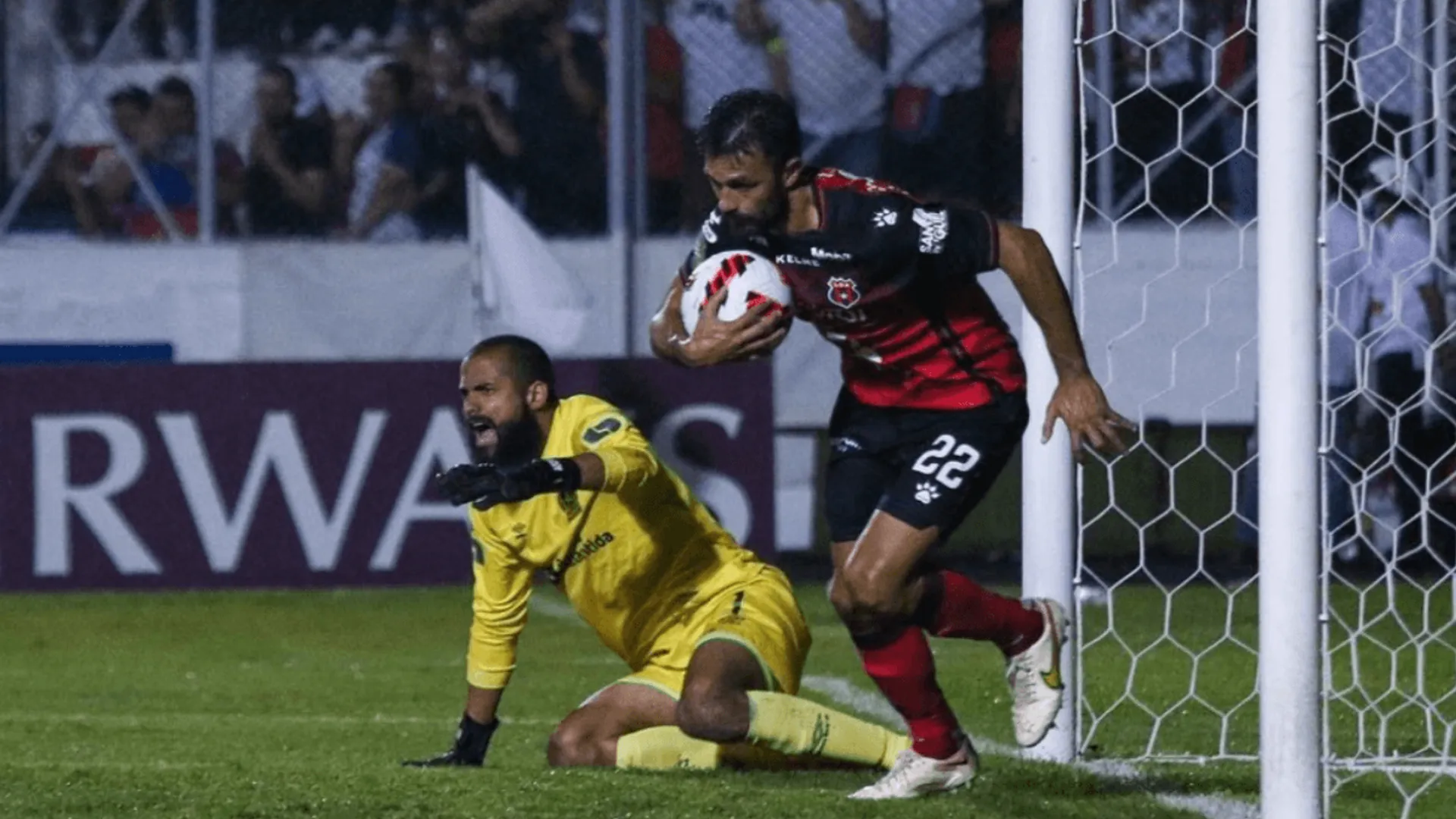 Pipo González: "Quedan 90 minutos en casa con nuestra gente y vamos a alzar el trofeo de Liga Concacaf"