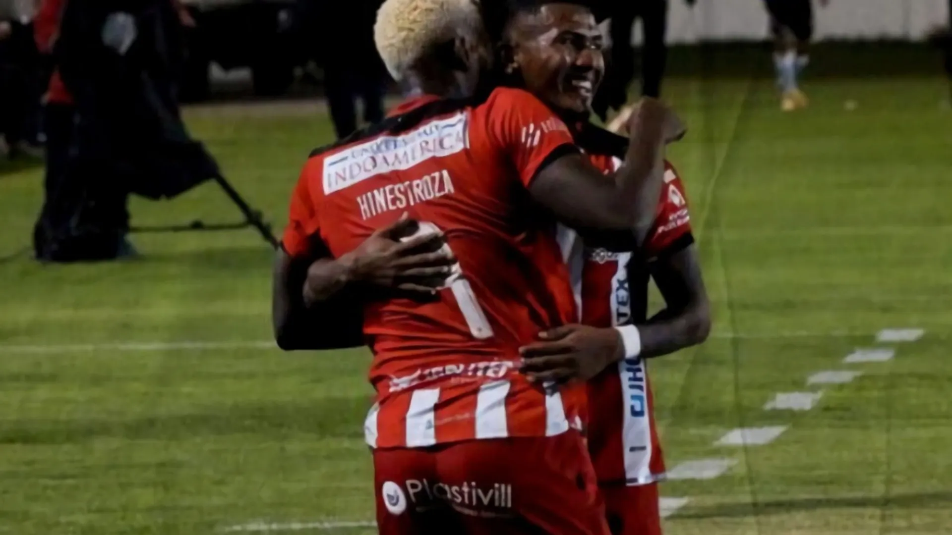 Cinco panameños lograron disputar el encuentro entre Técnico Universitario y 9 de Octubre FC de Ecuador