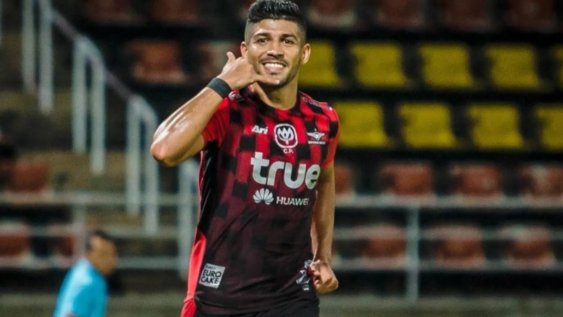 Liga de Tailandia rinde tributo a liderato de Nelson Bonilla en tabla de goleadores