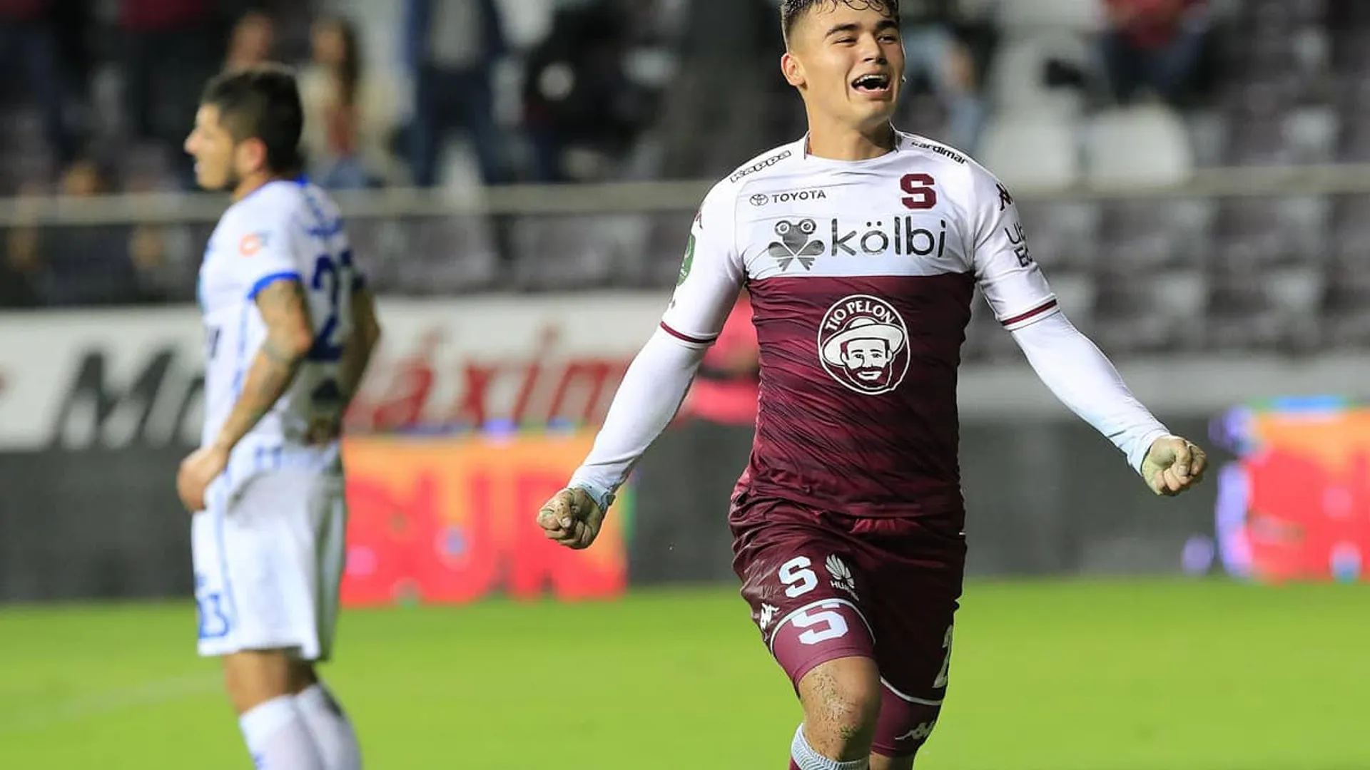 Manfred Ugalde celebró un gol con Saprissa.
