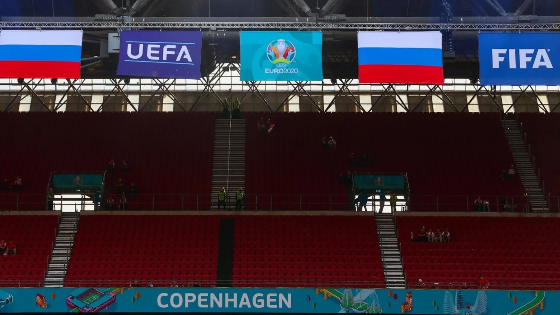 FIFA y UEFA le prohíben a clubes y selección de Rusia participar de todas sus competencias