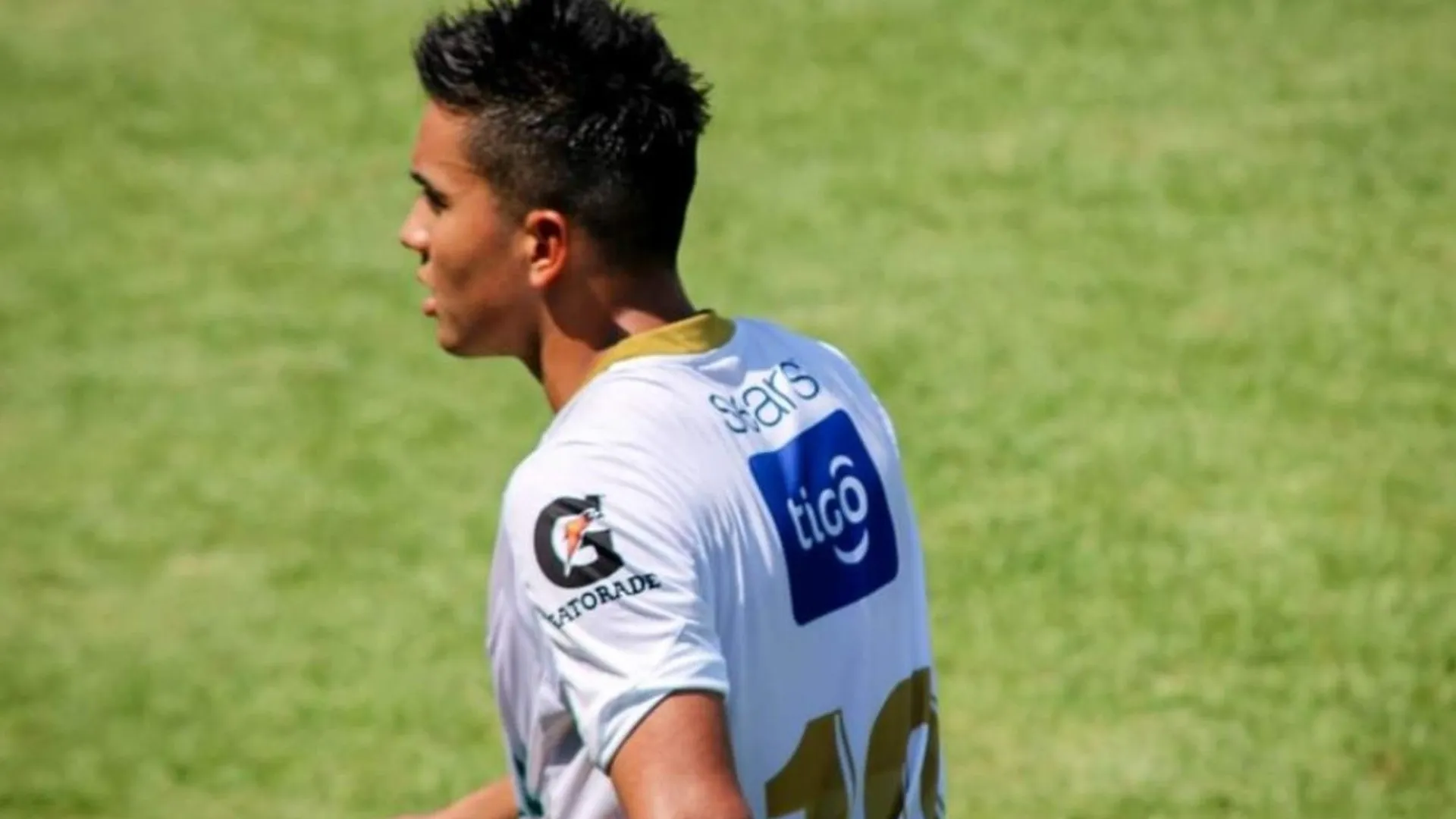 Presidente de Comunicaciones desmiente ofertas por Oscar Santis