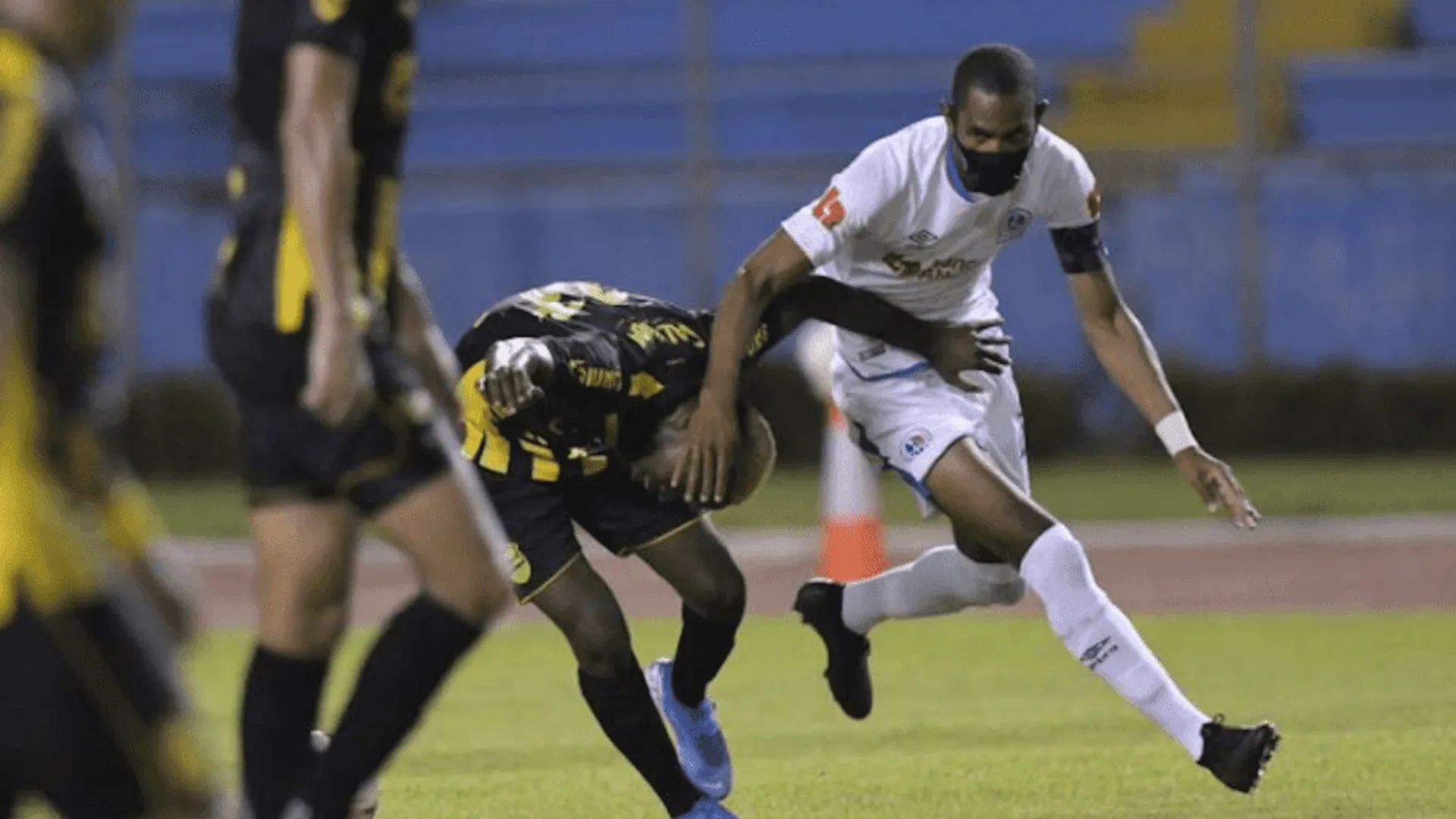 El motivo por el cuál Jerry Bengtson jugó con mascarilla