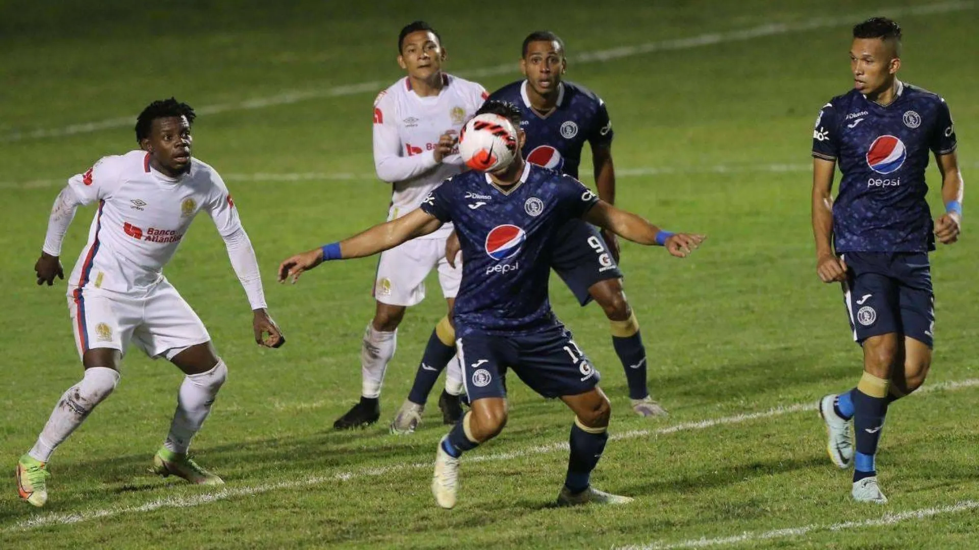 Después de no rendir en Olimpia y Motagua, viajará a Portugal. (Foto: Lex Fútbol)