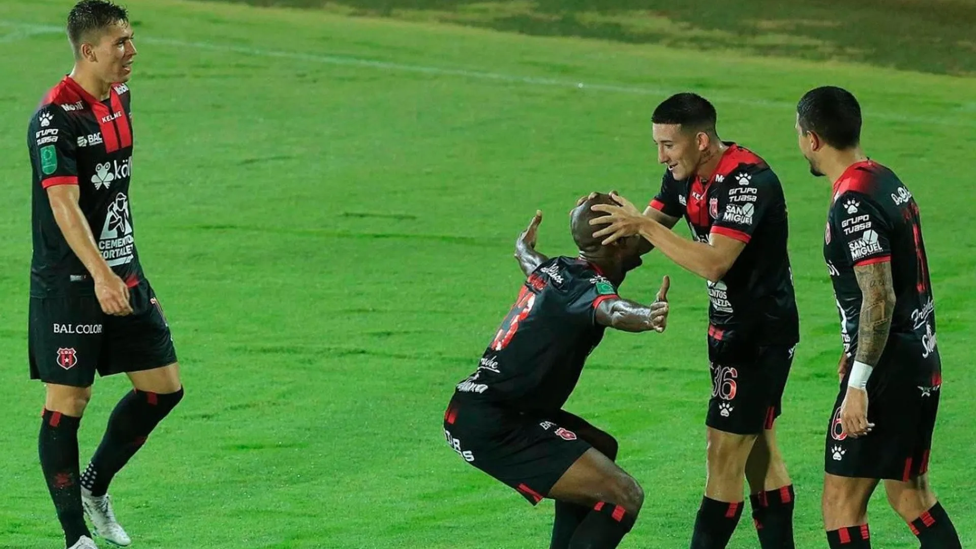 Ex jugador de Alajuelense firmó con club de Italia