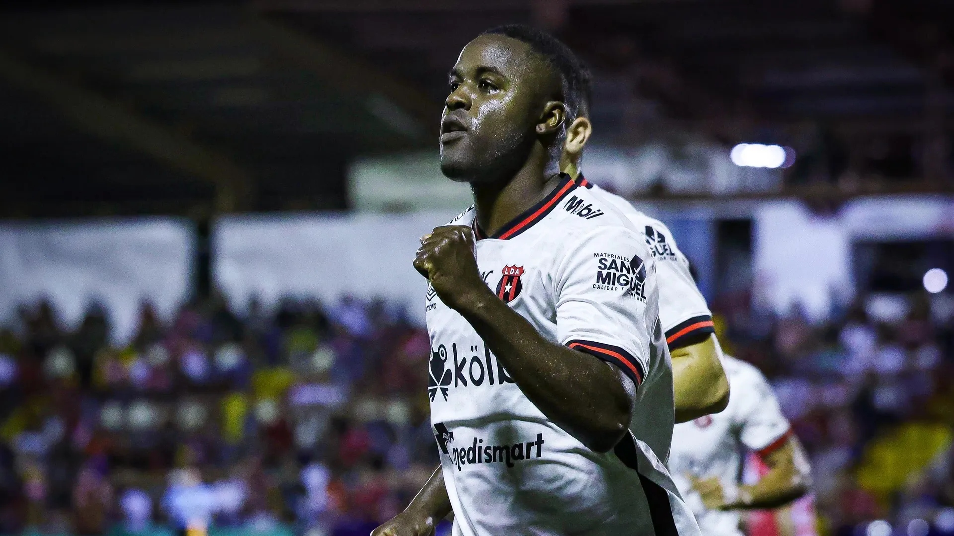 Joel Campbell vive un gran momento goleador en Alajuelense. (Foto: LDACr)