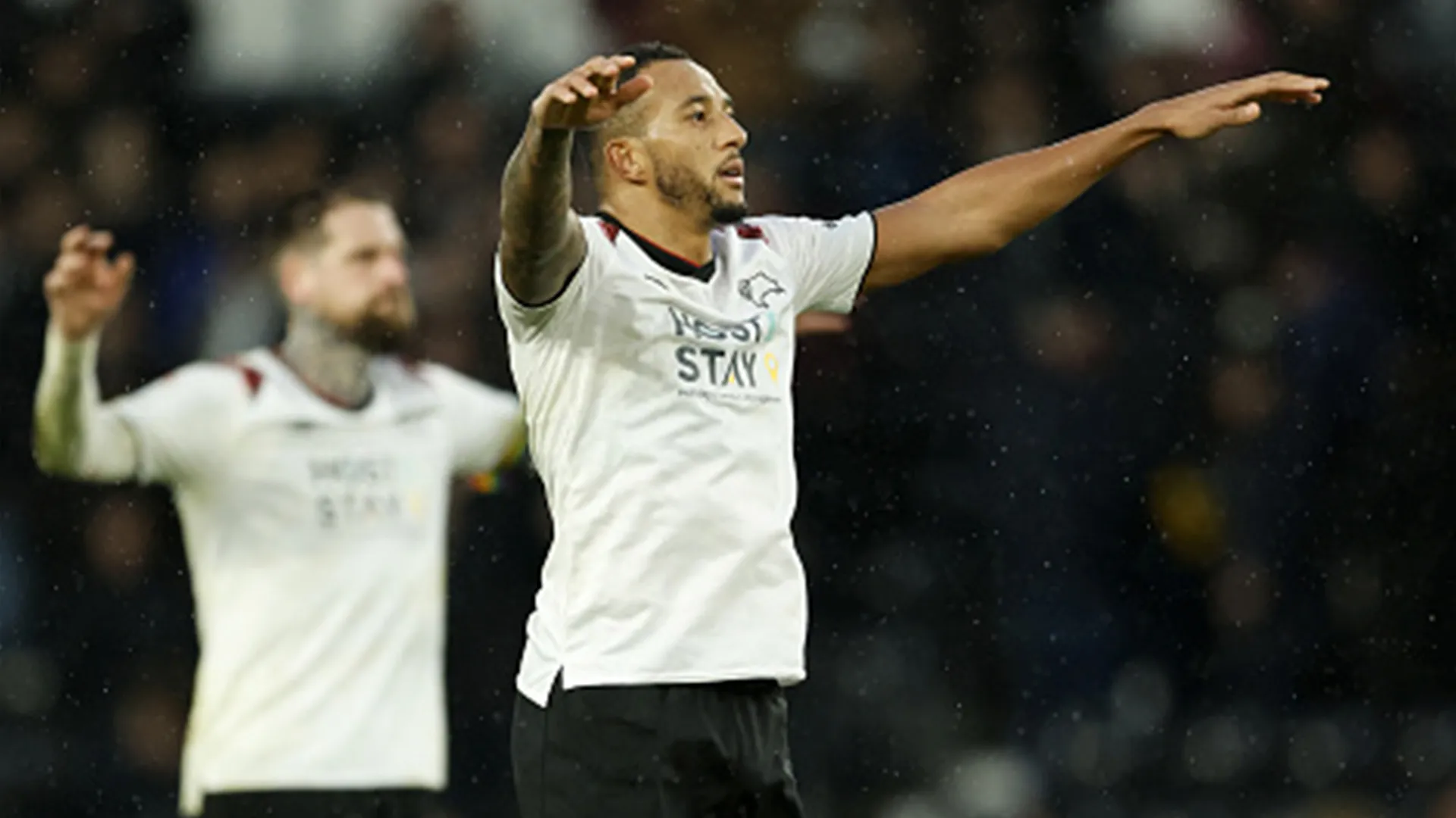 Nathaniel Méndez-Laing dio una asistencia en la victoria de Derby County (Video)