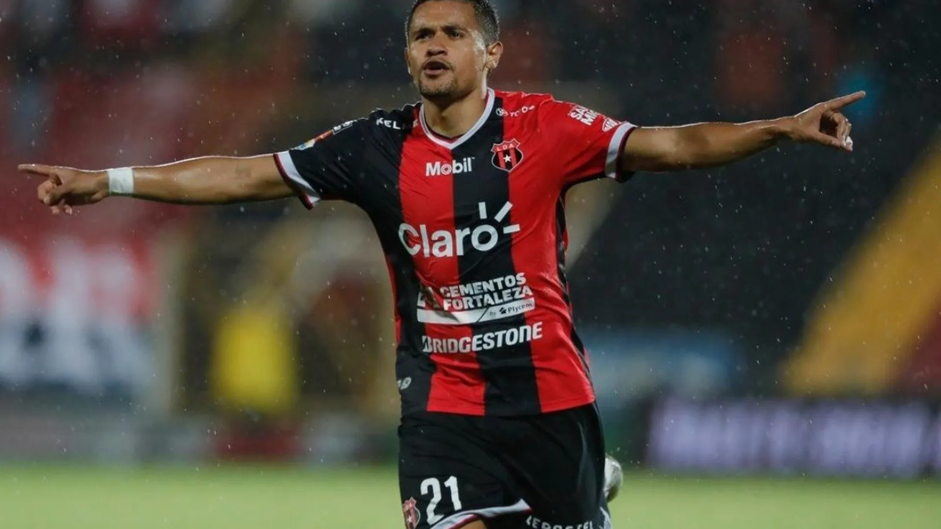 Roger Rojas rechaza una tentadora oferta de China