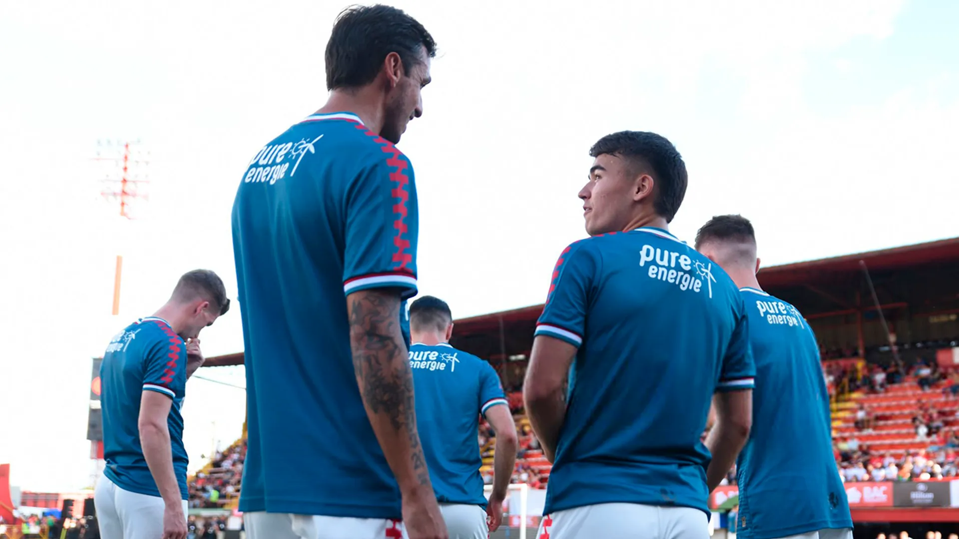 Manfred Ugalde y Bryan Ruiz se volverán a juntar en el Twente FC