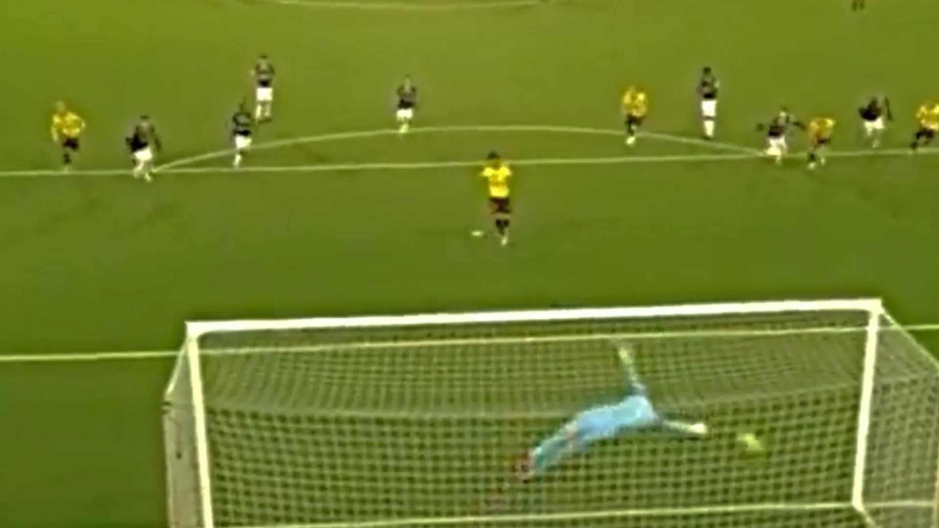 Christian Bolaños marcó el gol del empate ante el Strömsgodset en Noruega
