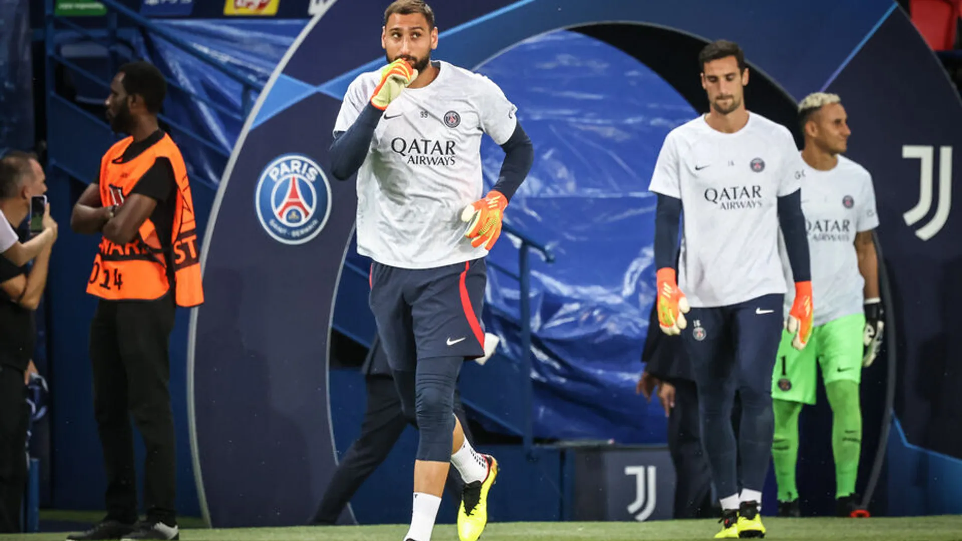 Sergio Rico, compañero de Keylor Navas en PSG, se encuentra en un estado grave de salud