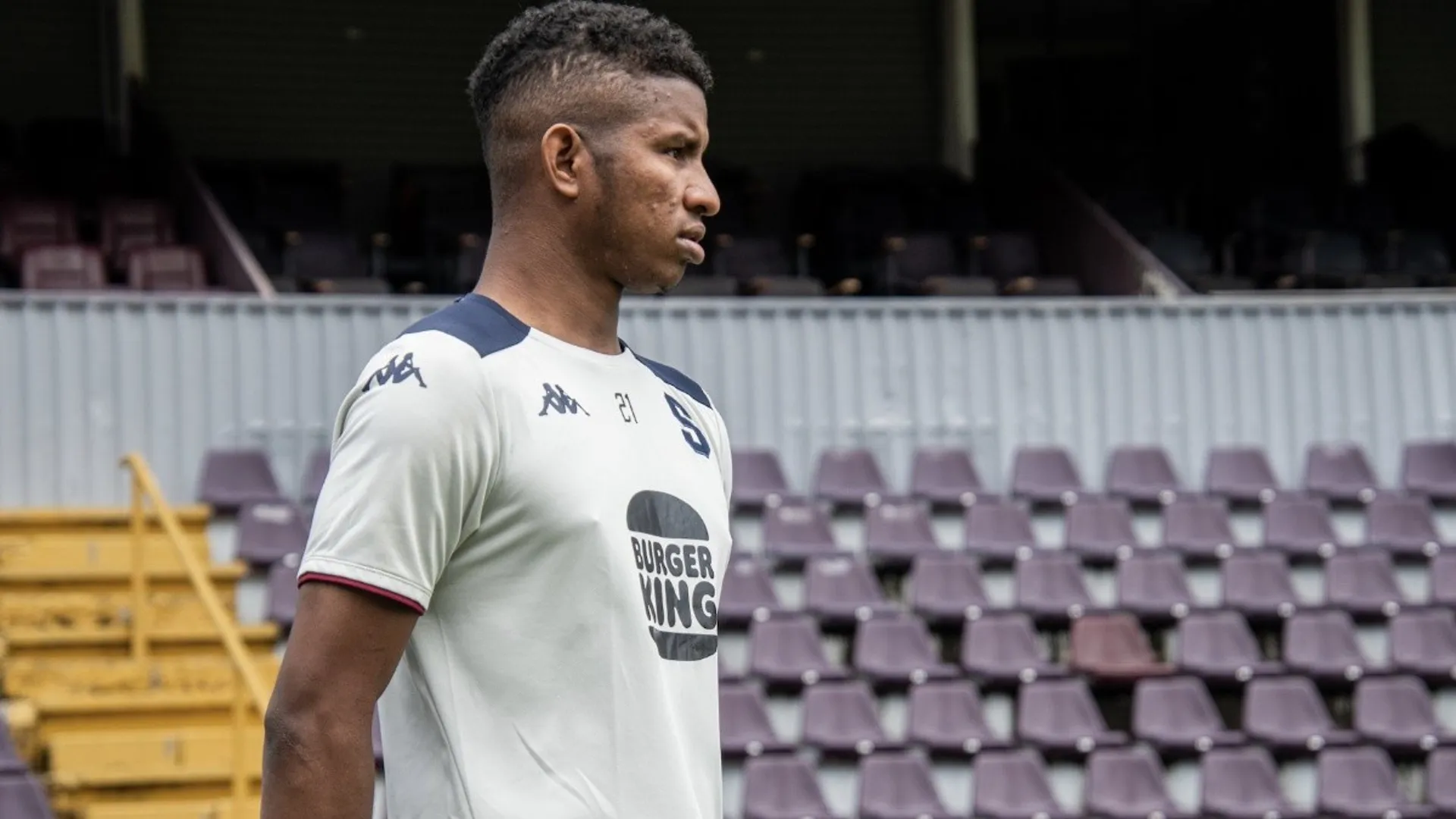 Fidel Escobar tuvo que ver la derrota de Deportivo Saprissa desde las gradas