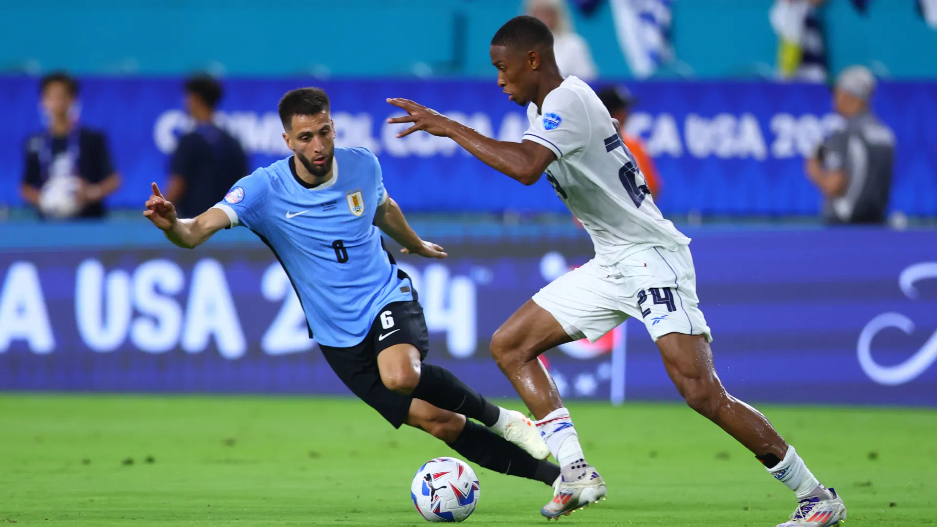 Edgardo Fariña llama la atención en el fútbol de Inglaterra