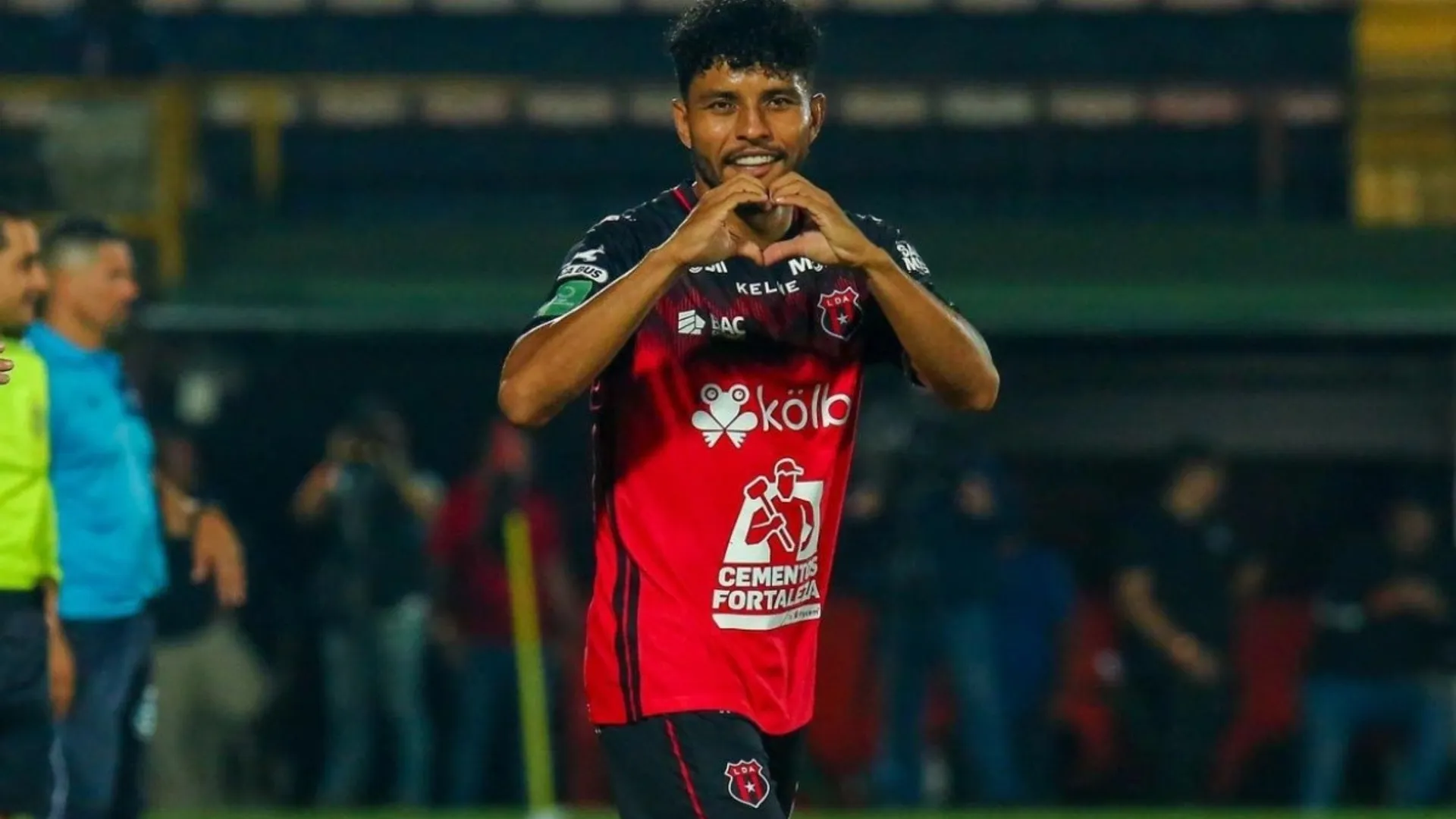 Johan Venegas figura en prestigiosa lista latinoamericana junto a Messi y Neymar