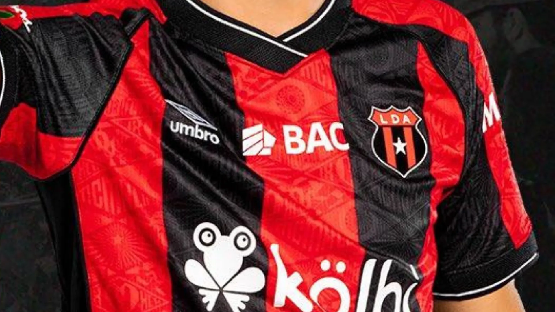 Perdió a su padre, casi abandona el fútbol y hoy es el refuerzo estrella de Alajuelense: "No tuve para comer"