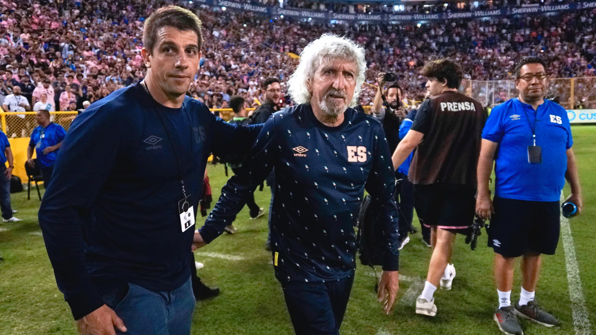 Mágico González criticó al fútbol salvadoreño y denunció la "codicia" de "tres garrapatas"