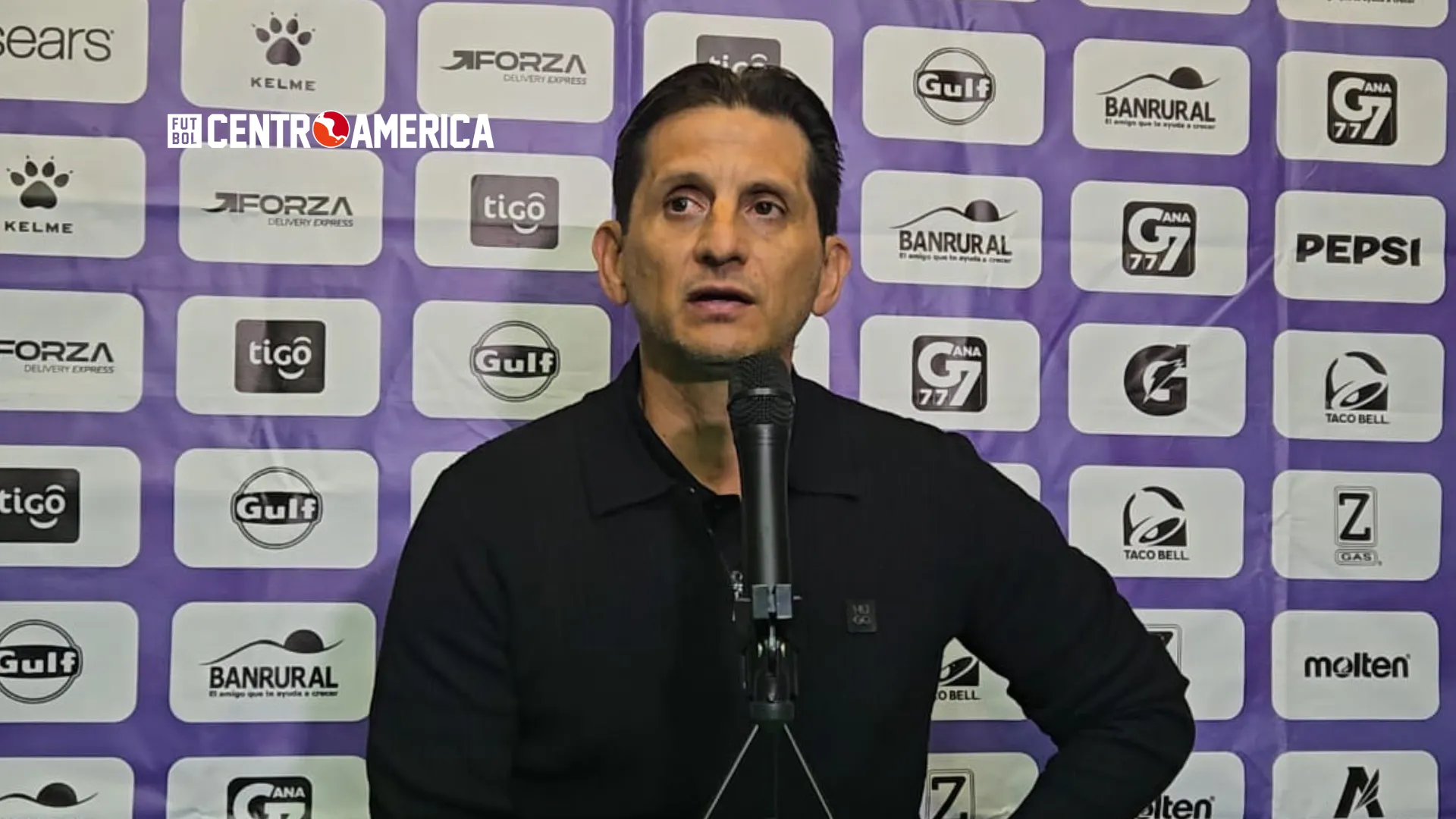 Ronald González hace llamado de atención a sus jugadores a pesar del triunfo de Comunicaciones