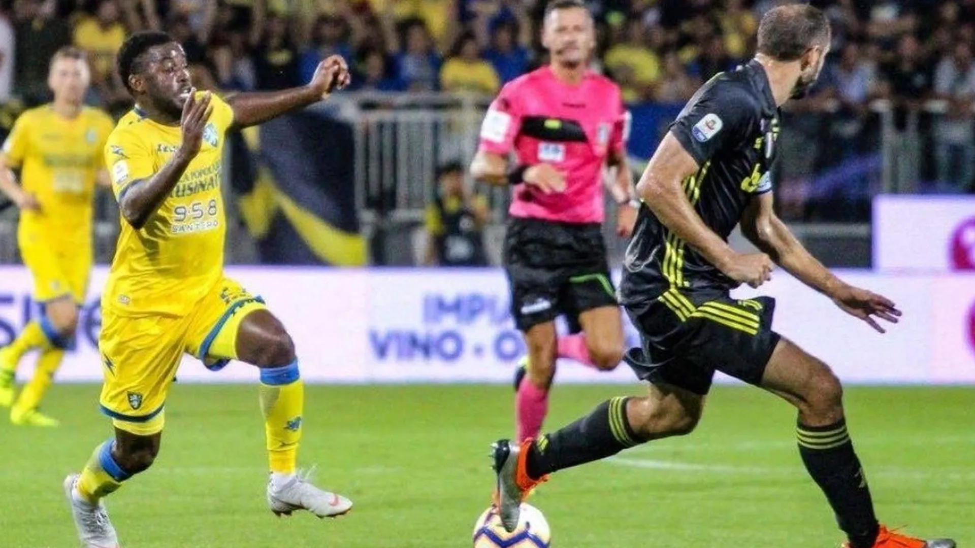 Joel Campbell sigue sin opción de mostrarse con Frosinone