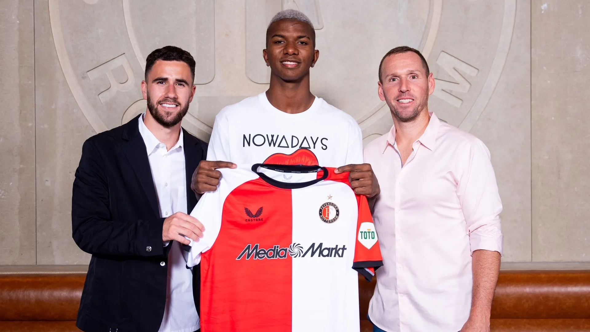 Jeyland Mitchell impacta con su primera declaración como jugador del Feyenoord