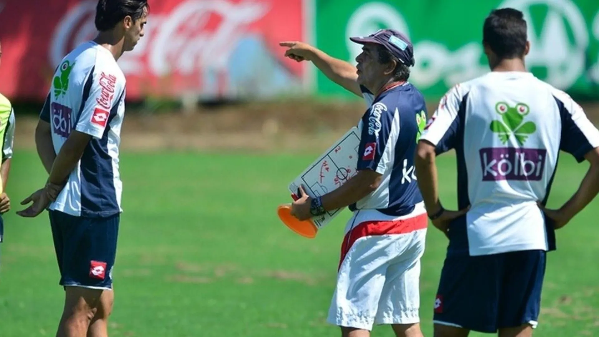 Bryan Ruiz pudiera reencontrarse con Pinto y no en la Sele