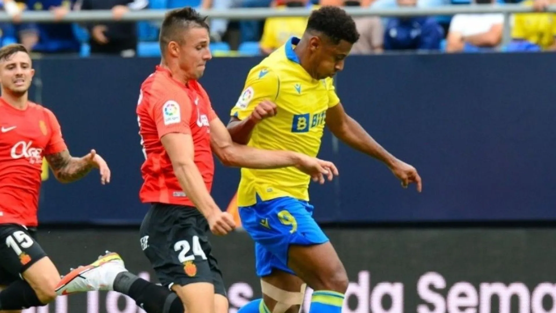 El Choco Lozano provocó el penal que le dio un punto al Cádiz sobre el final del partido