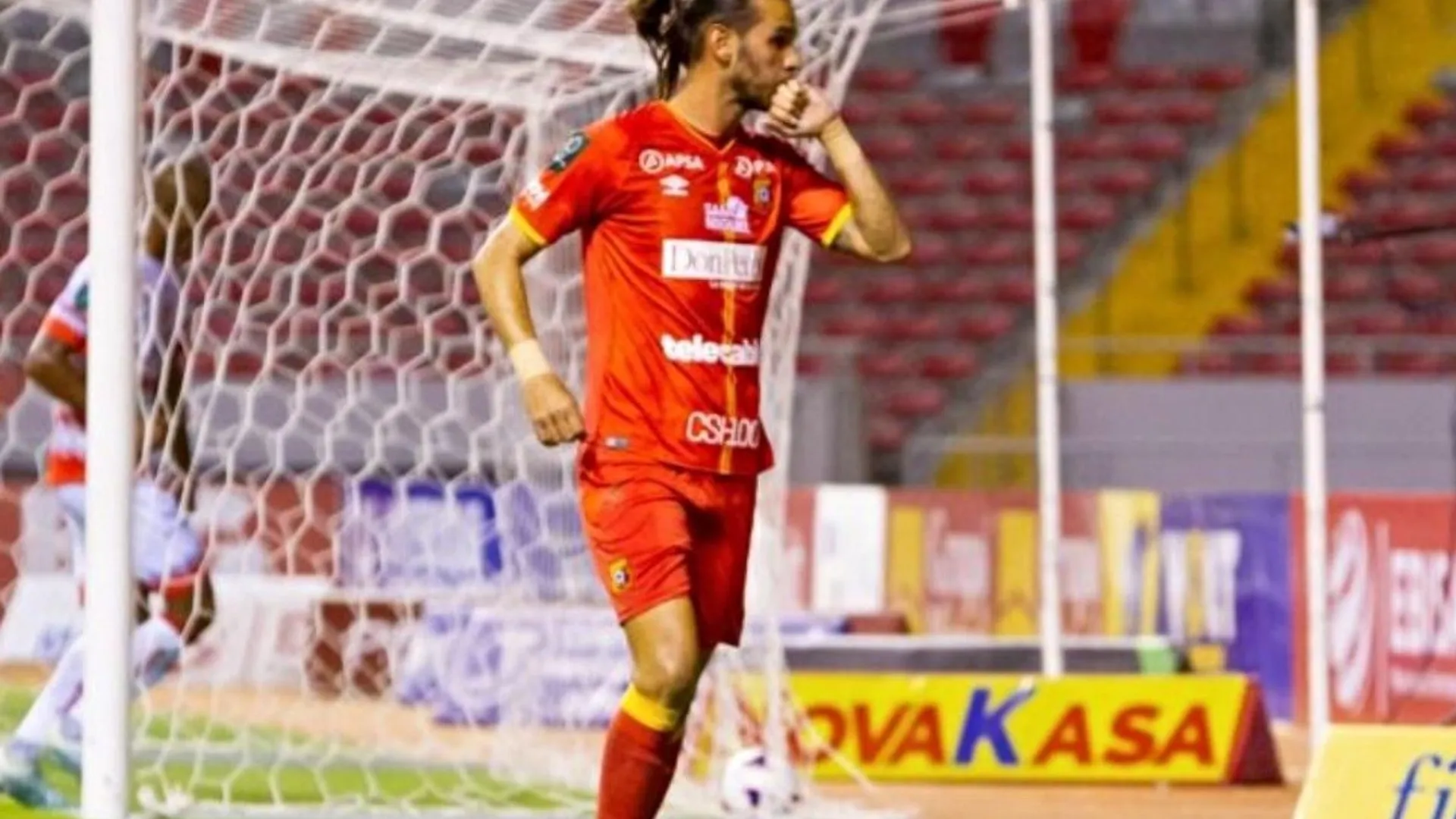 Yendrick Ruiz y su presente goleador con Herediano es resaltado por el Diario AS