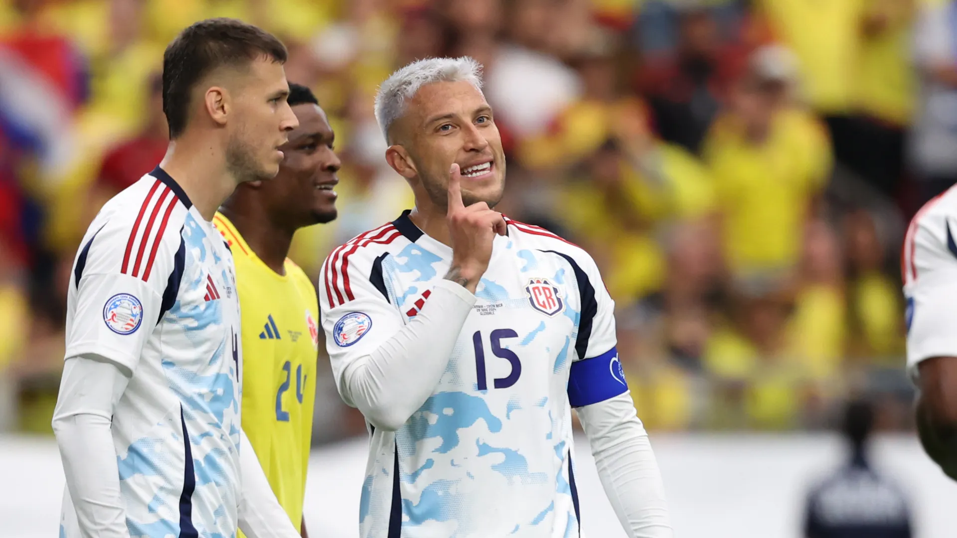 Francisco Calvo molesto por el poco apoyo de los costarricenses. (Foto: Getty Images)